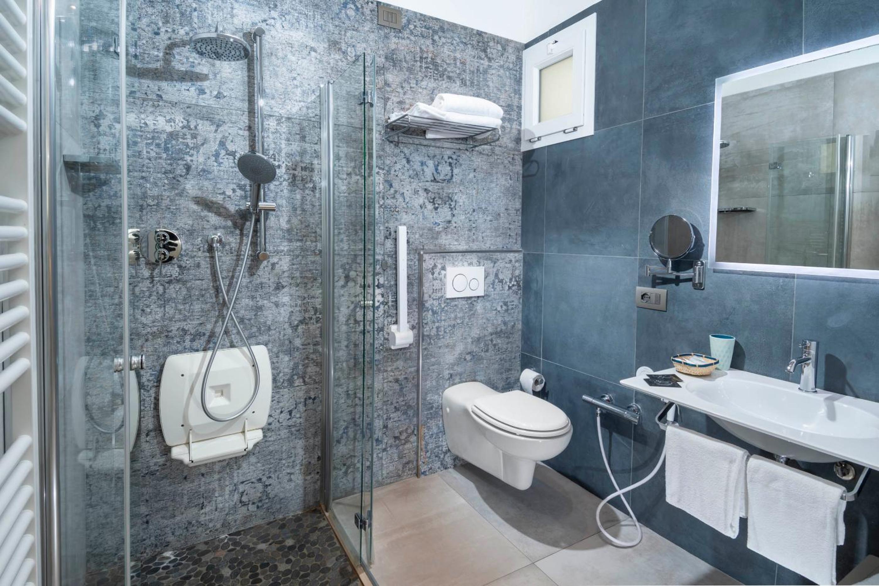 Double Room - Disability Access photo 3