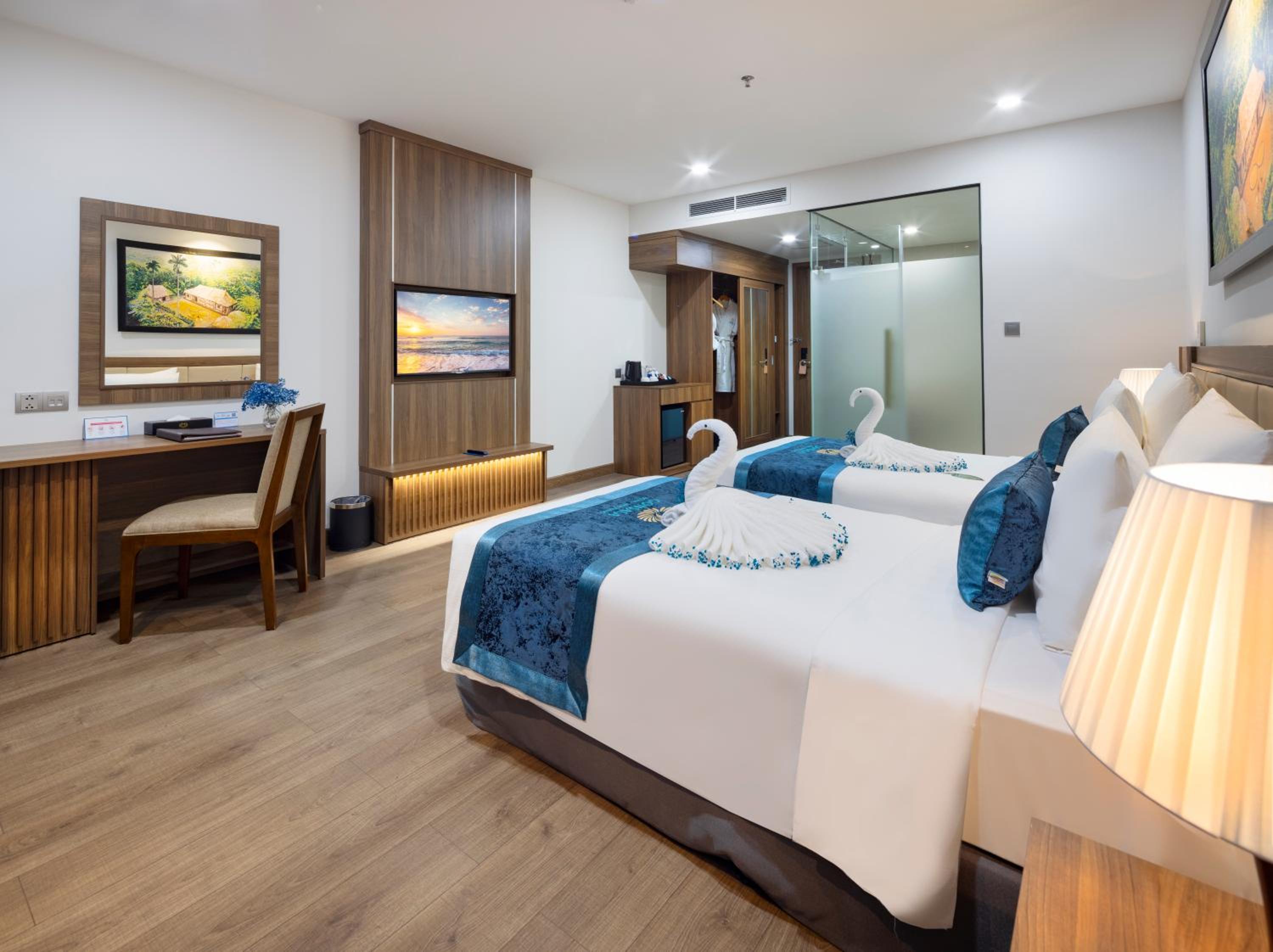 Deluxe Twin Room with City View - Photo 2