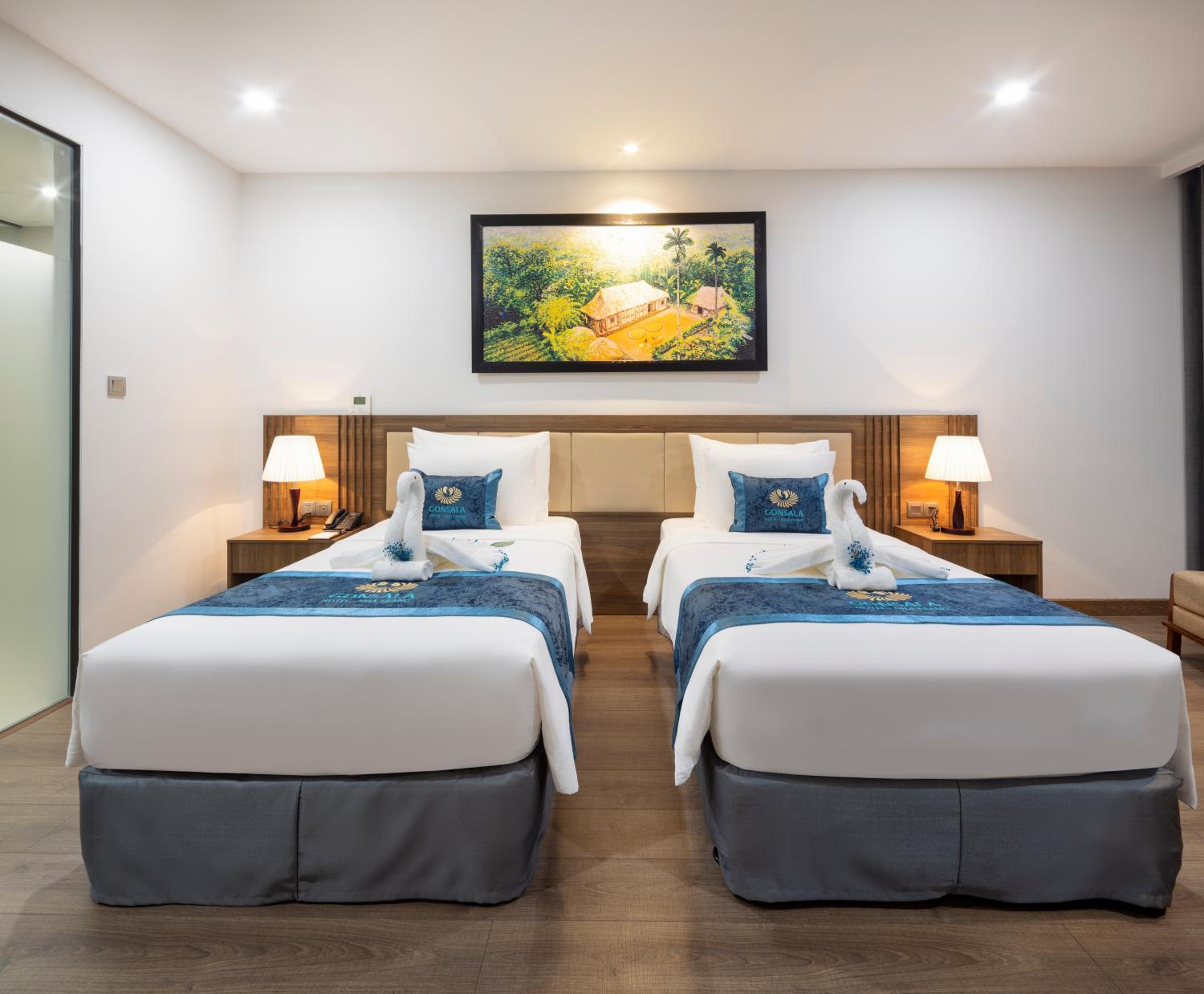 Deluxe Twin Room with City View - Photo 3