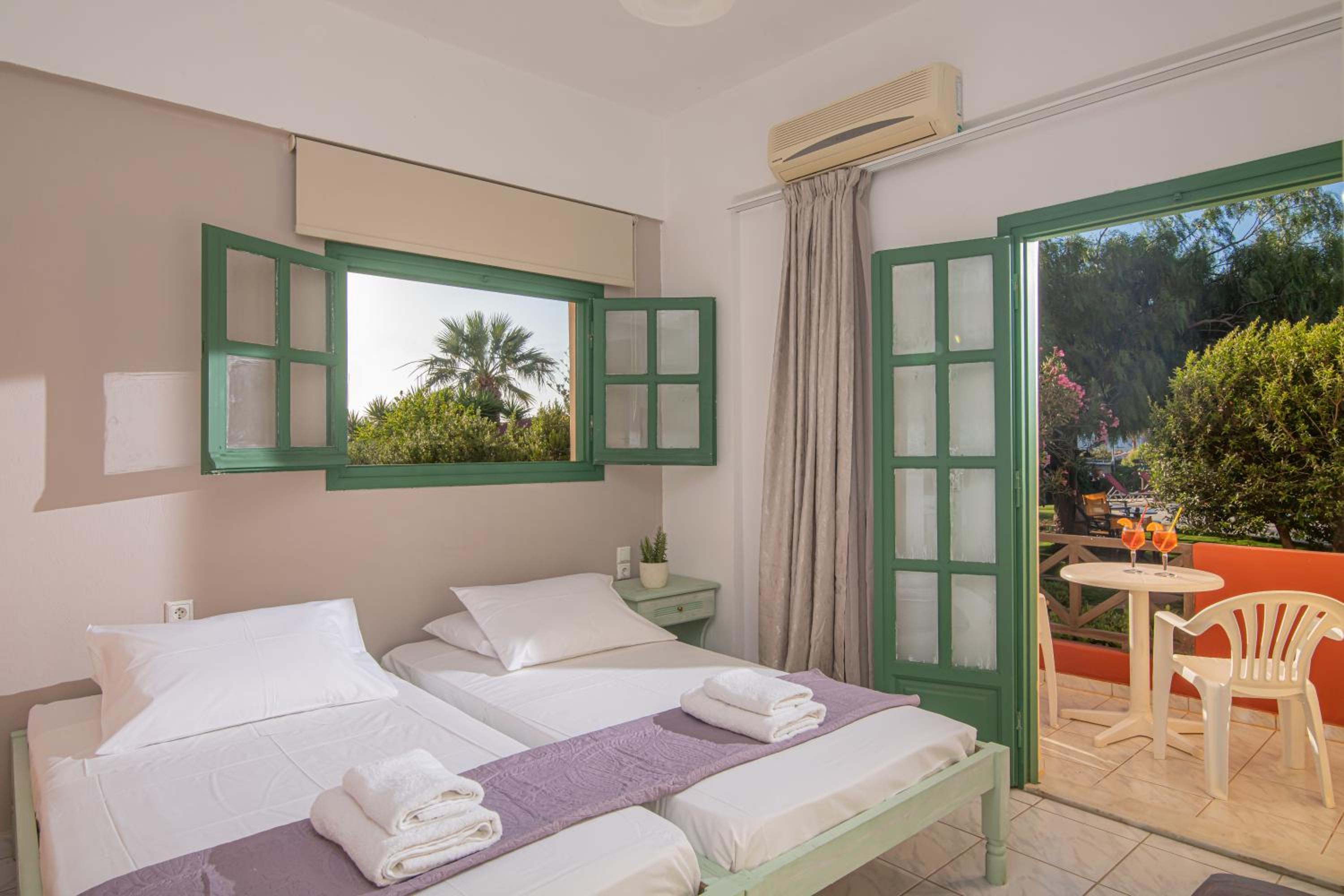 Family One Bedroom Apartment with Garden or Pool View photo 2