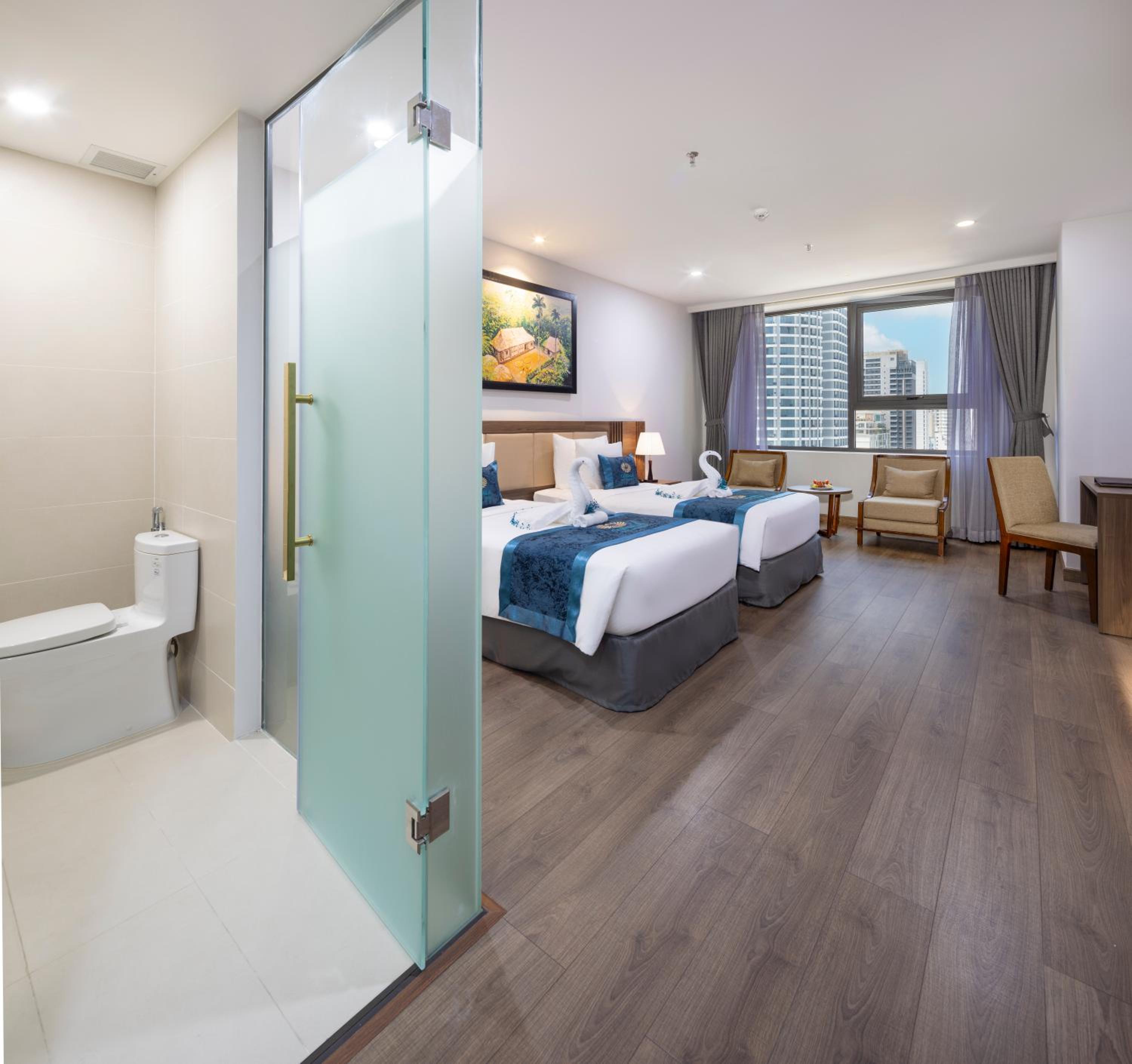 Deluxe Twin Room with City View - Photo 4