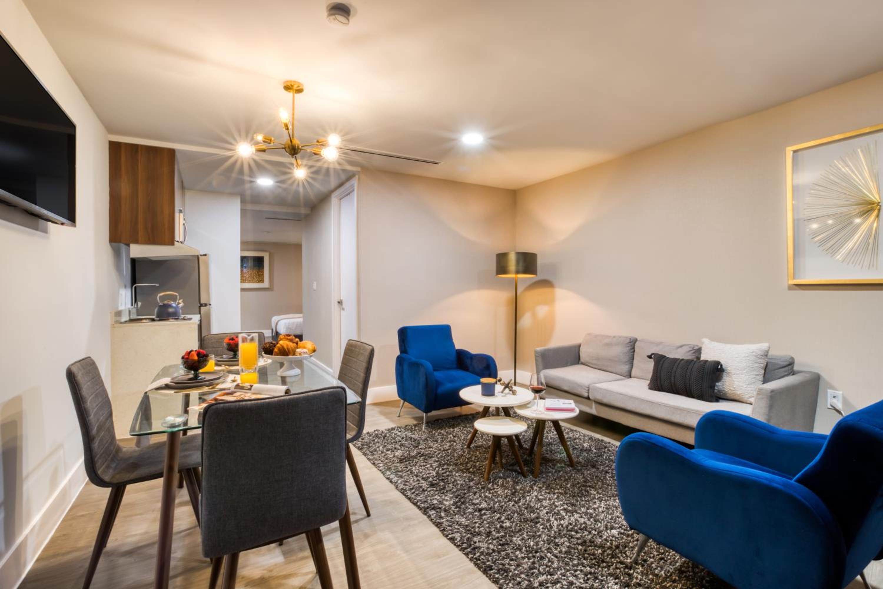 Stylish Apartment - Photo 1