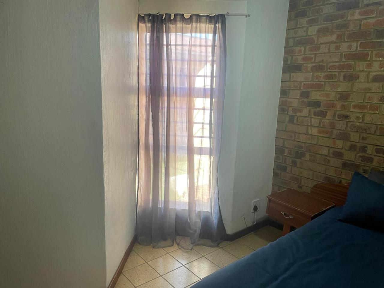 Seven-Bedroom House photo 1