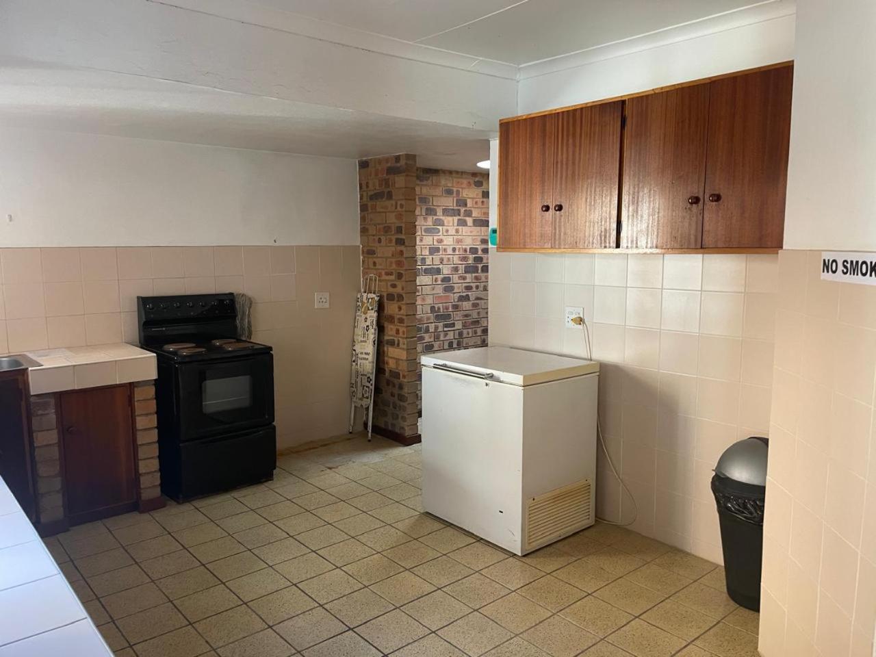 Seven-Bedroom House photo 2