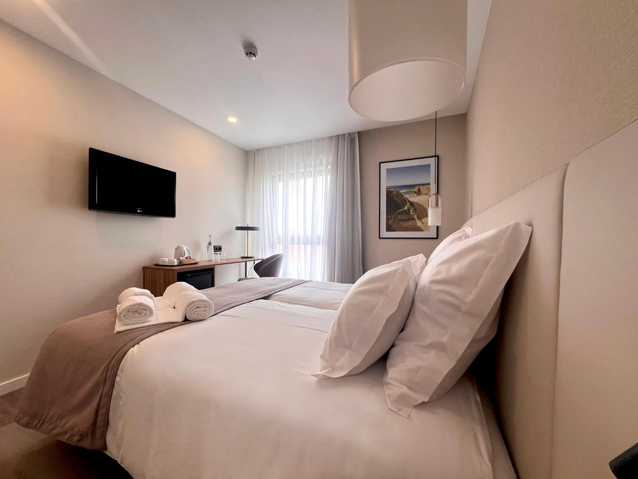 Double or Twin Room - Photo 3
