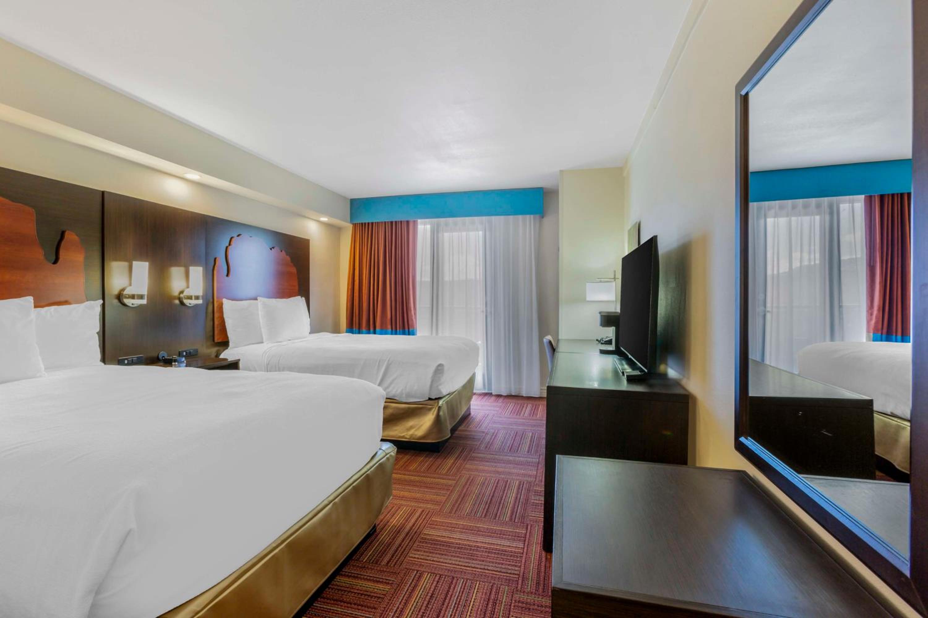 Double Room with Balcony and Two Double Beds - Upper Floor/Non-Smoking - Photo 7