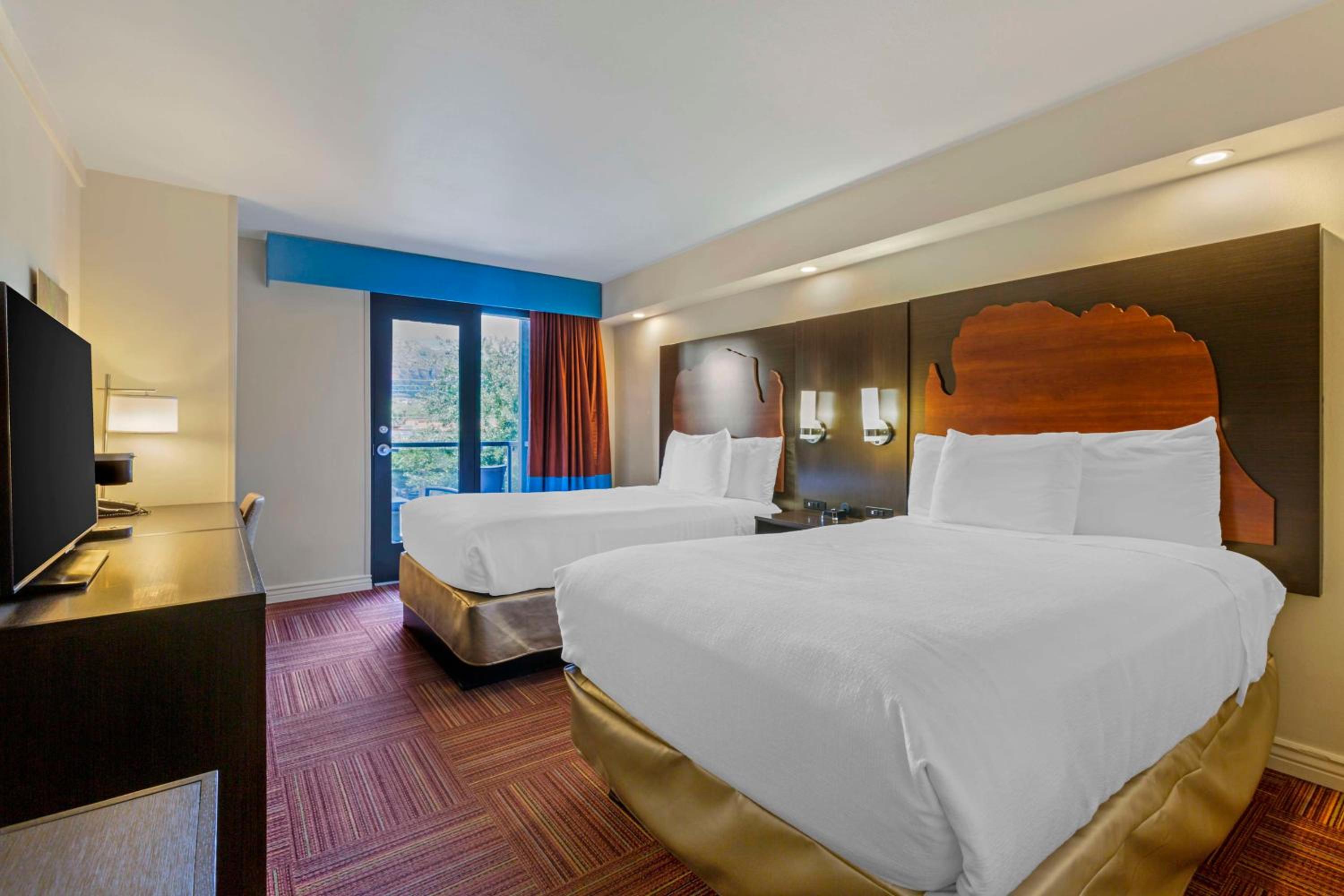 Double Room with Balcony and Two Double Beds - Upper Floor/Non-Smoking - Photo 4