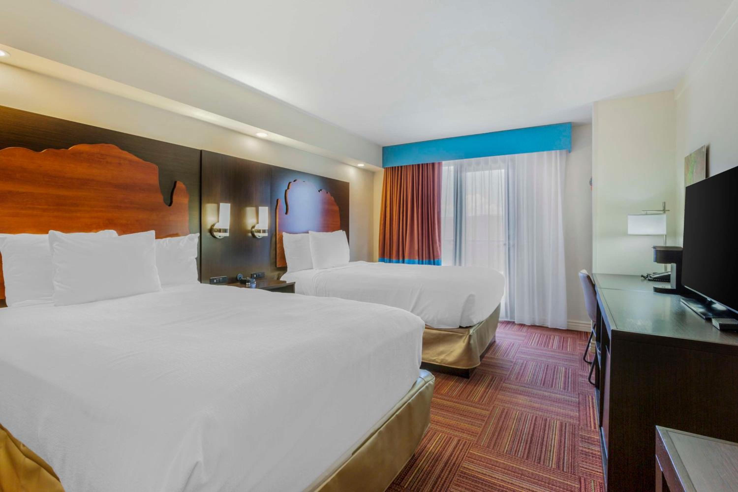 Double Room with Balcony and Two Double Beds - Upper Floor/Non-Smoking - Photo 8