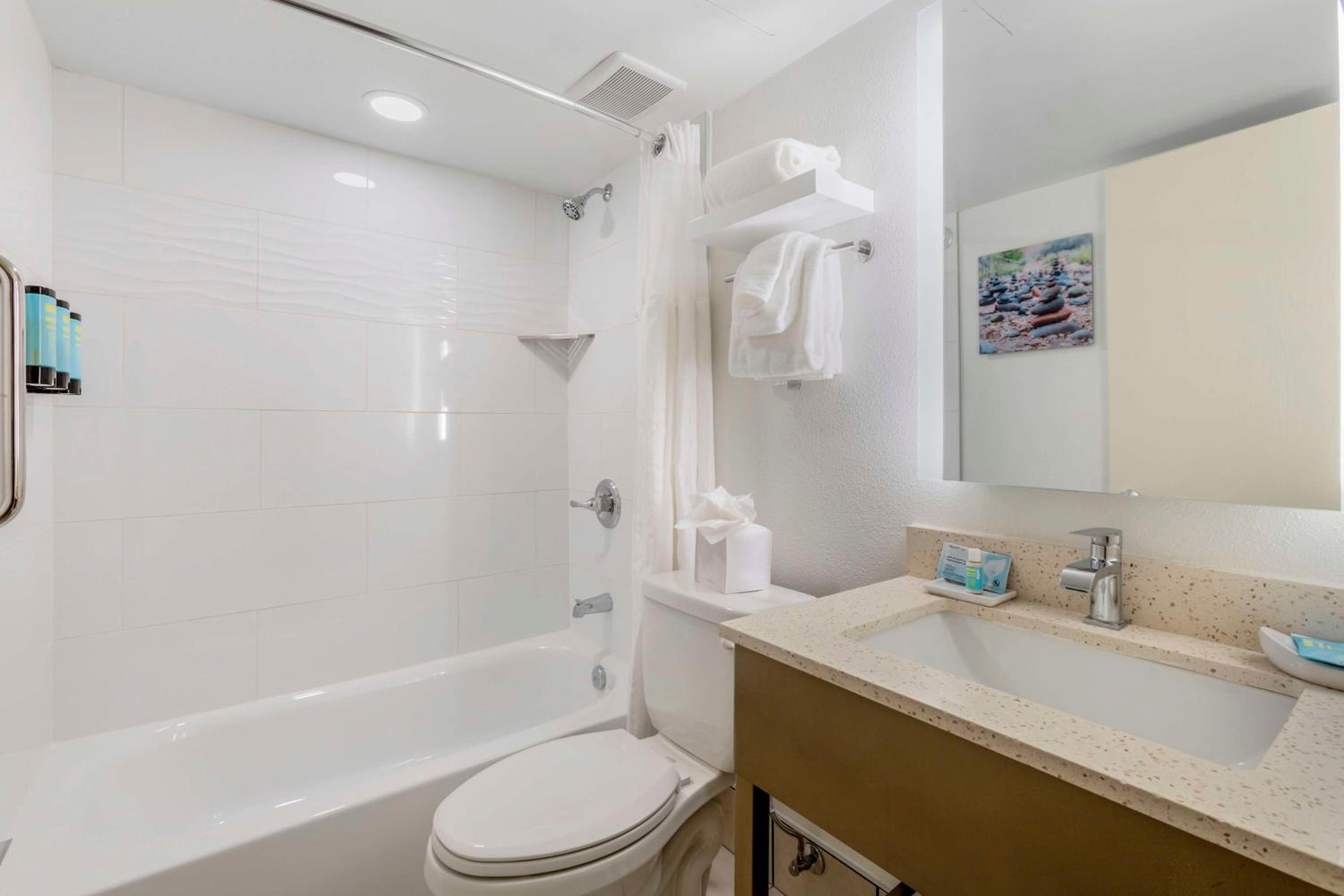 Double Room with Balcony and Two Double Beds - Upper Floor/Non-Smoking - Photo 6