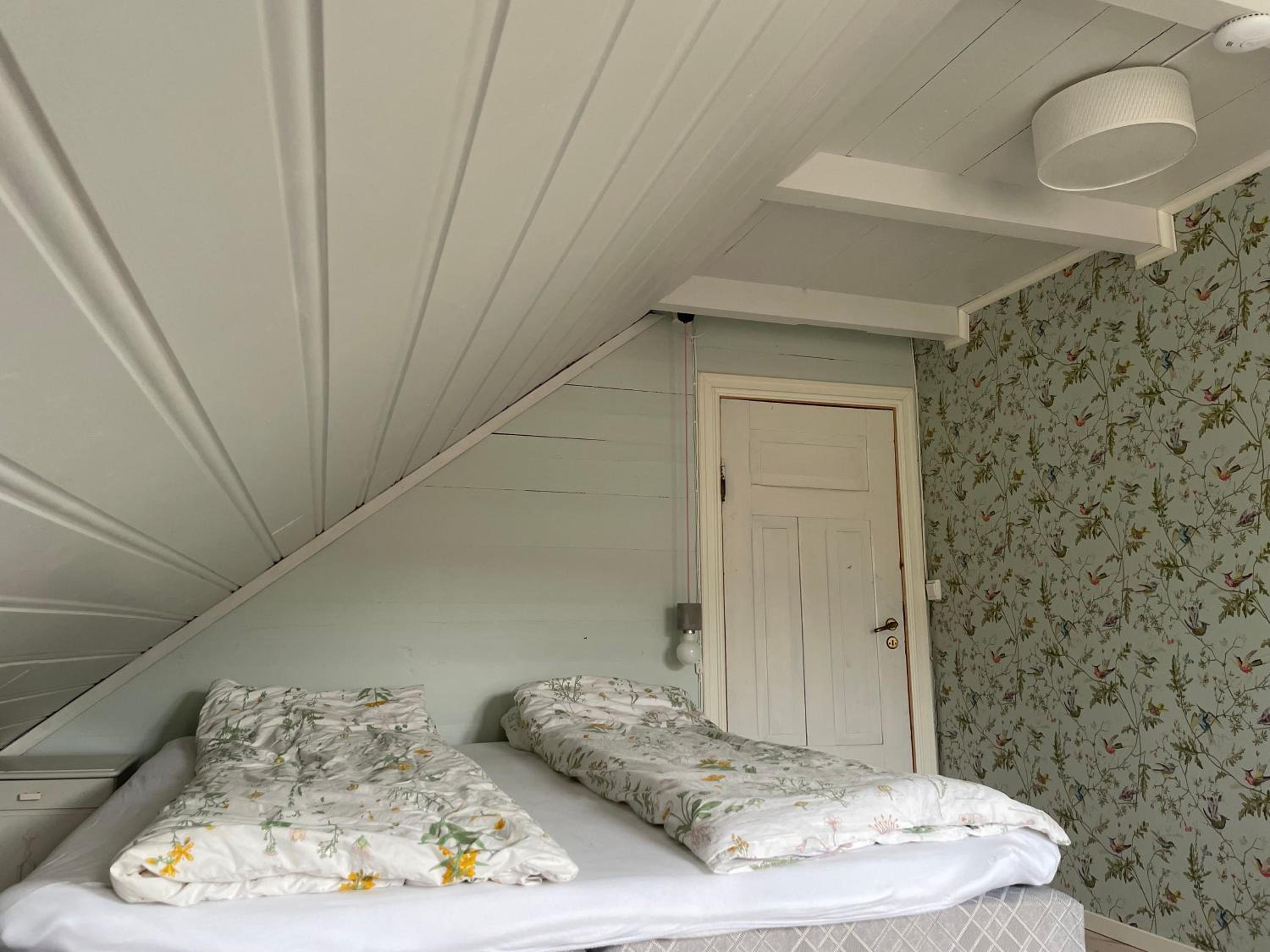 Five-Bedroom House photo 1