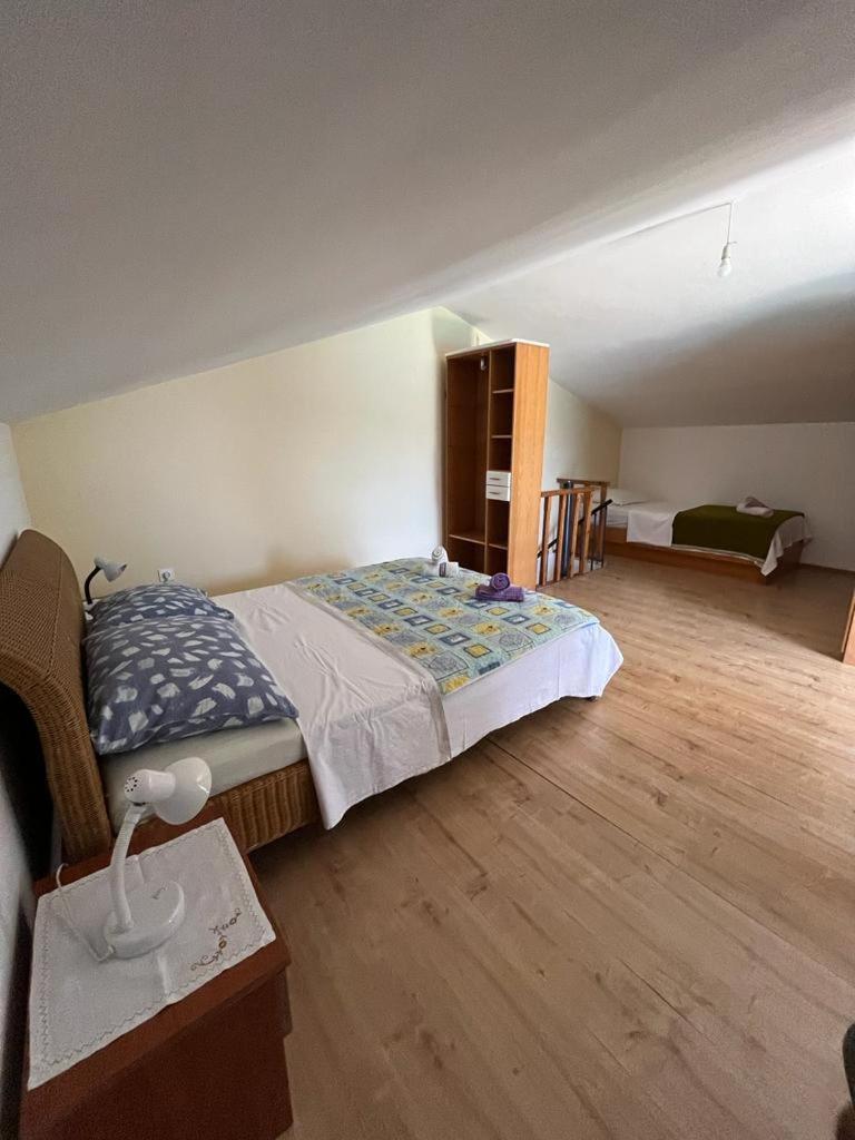 One-Bedroom House photo 1