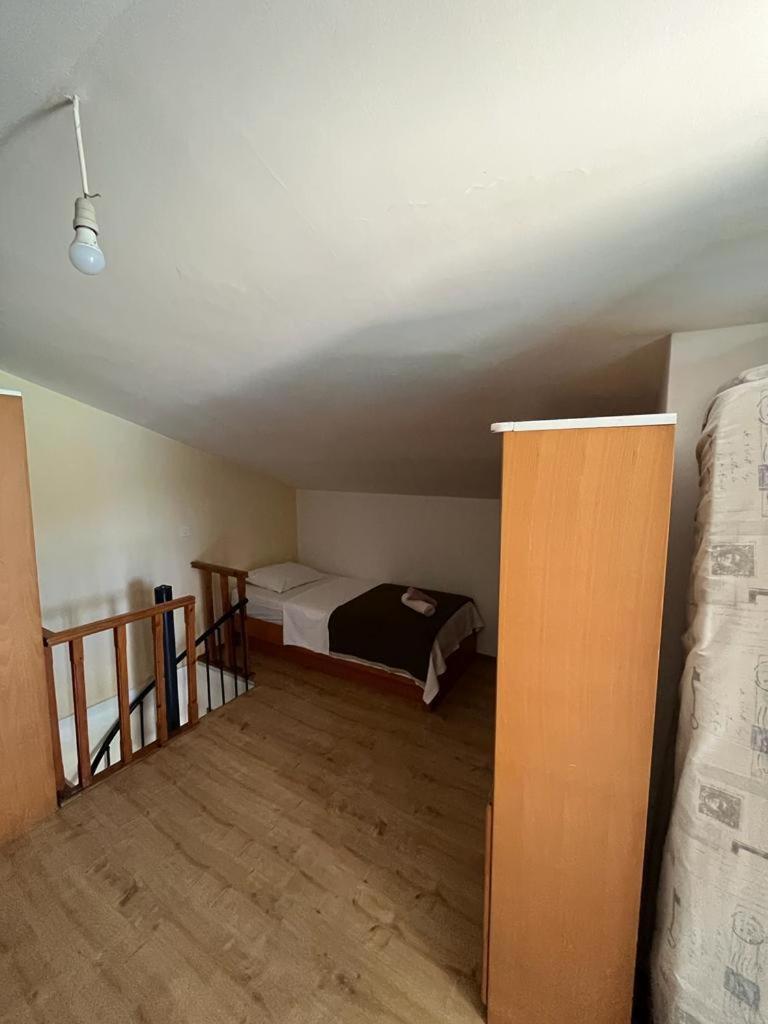 One-Bedroom House photo 2