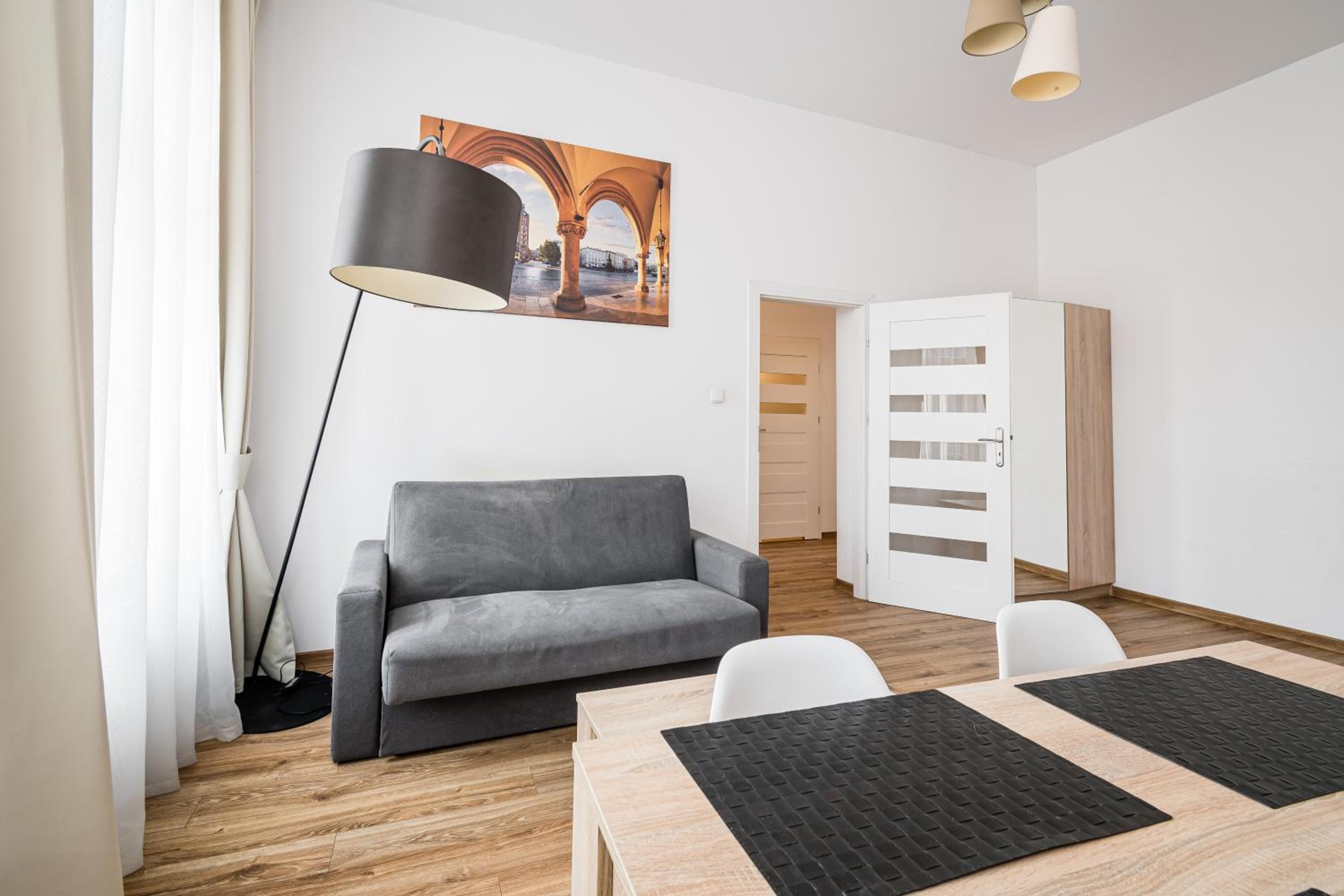 Deluxe One-Bedroom Apartment - Photo 10