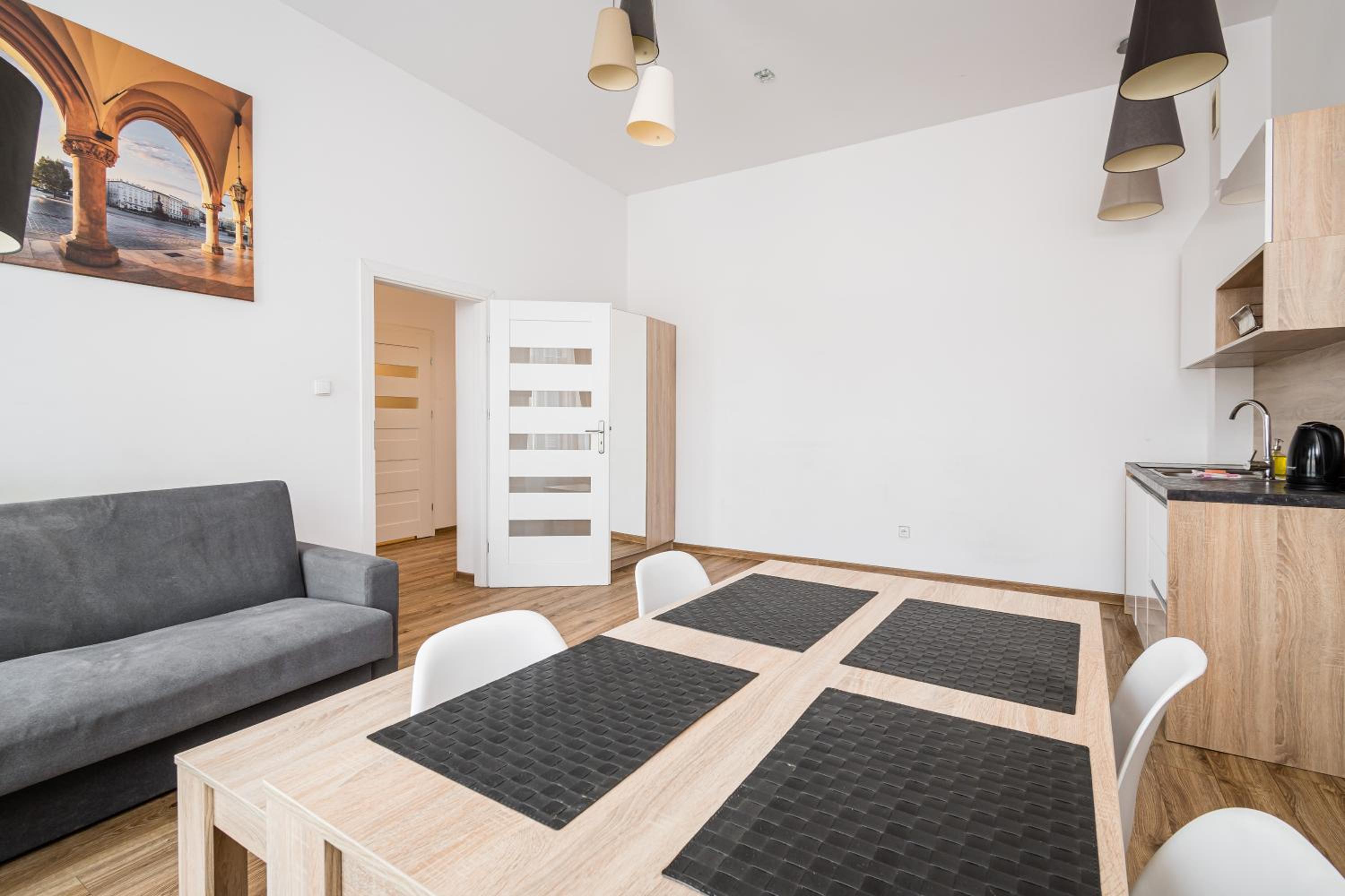Deluxe One-Bedroom Apartment - Photo 9