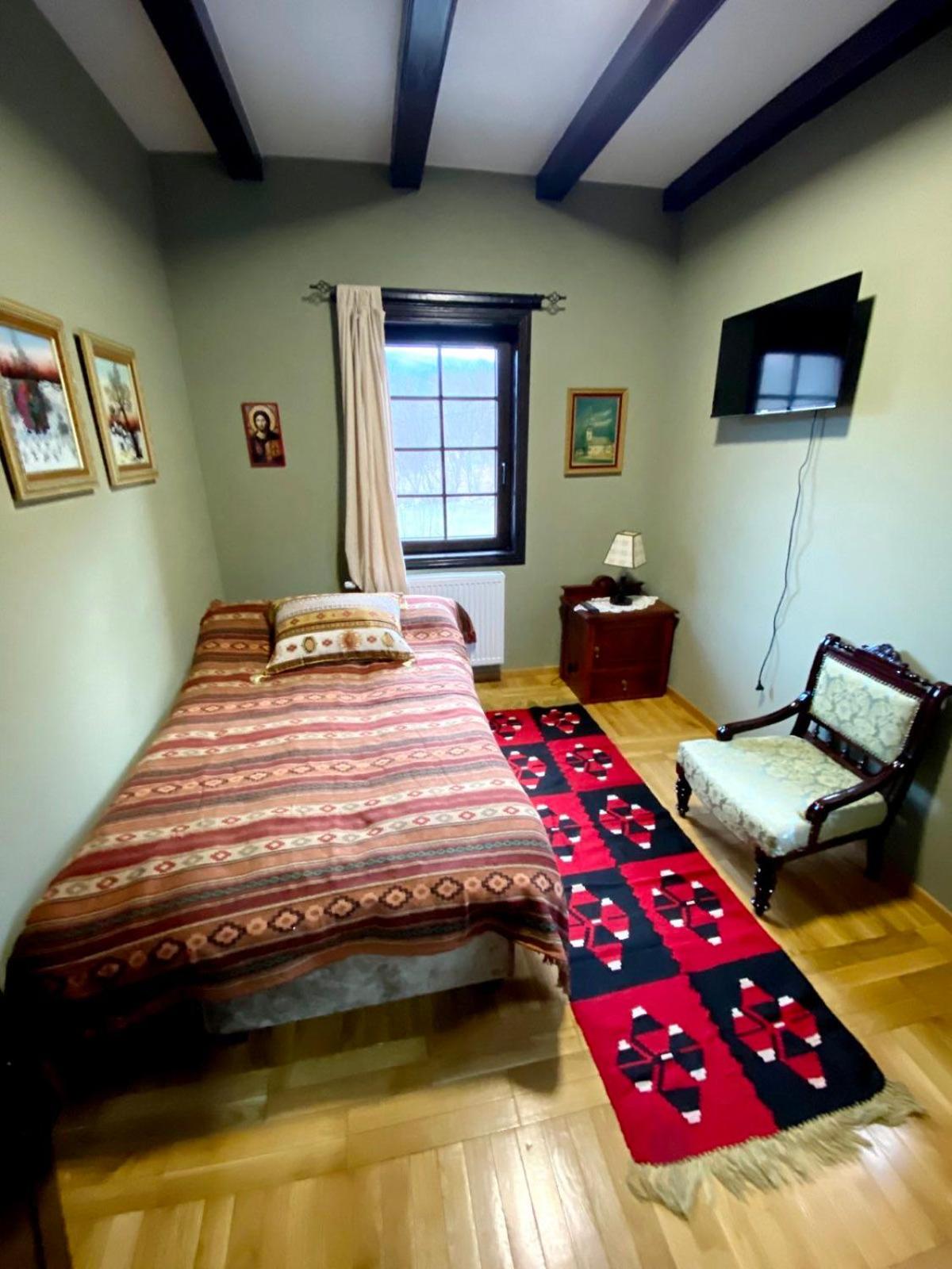 Single Room with Private Bathroom photo 1