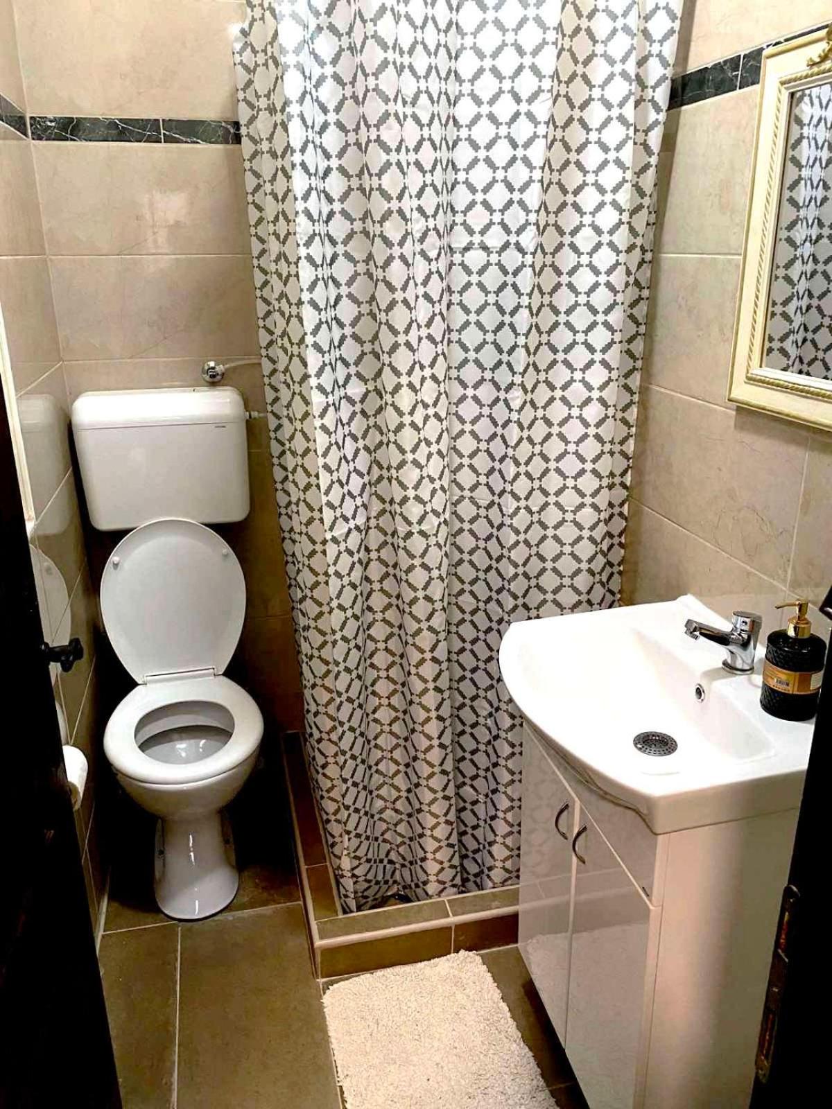 Single Room with Private Bathroom photo 2