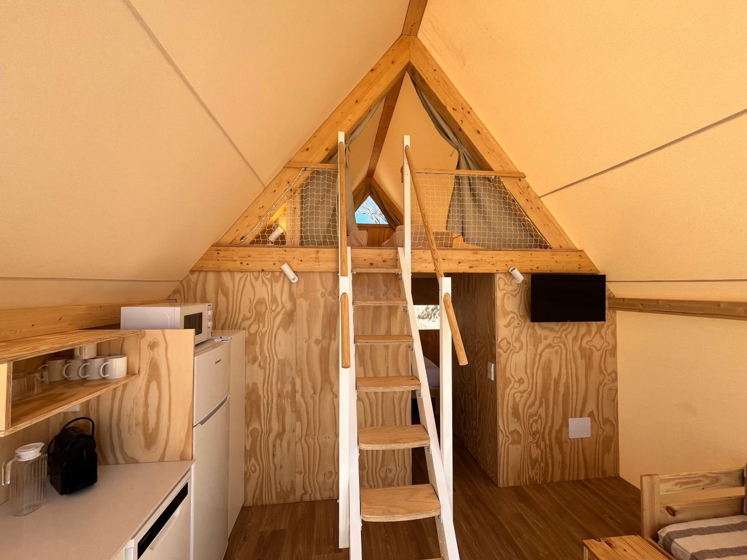 Glamping Iris