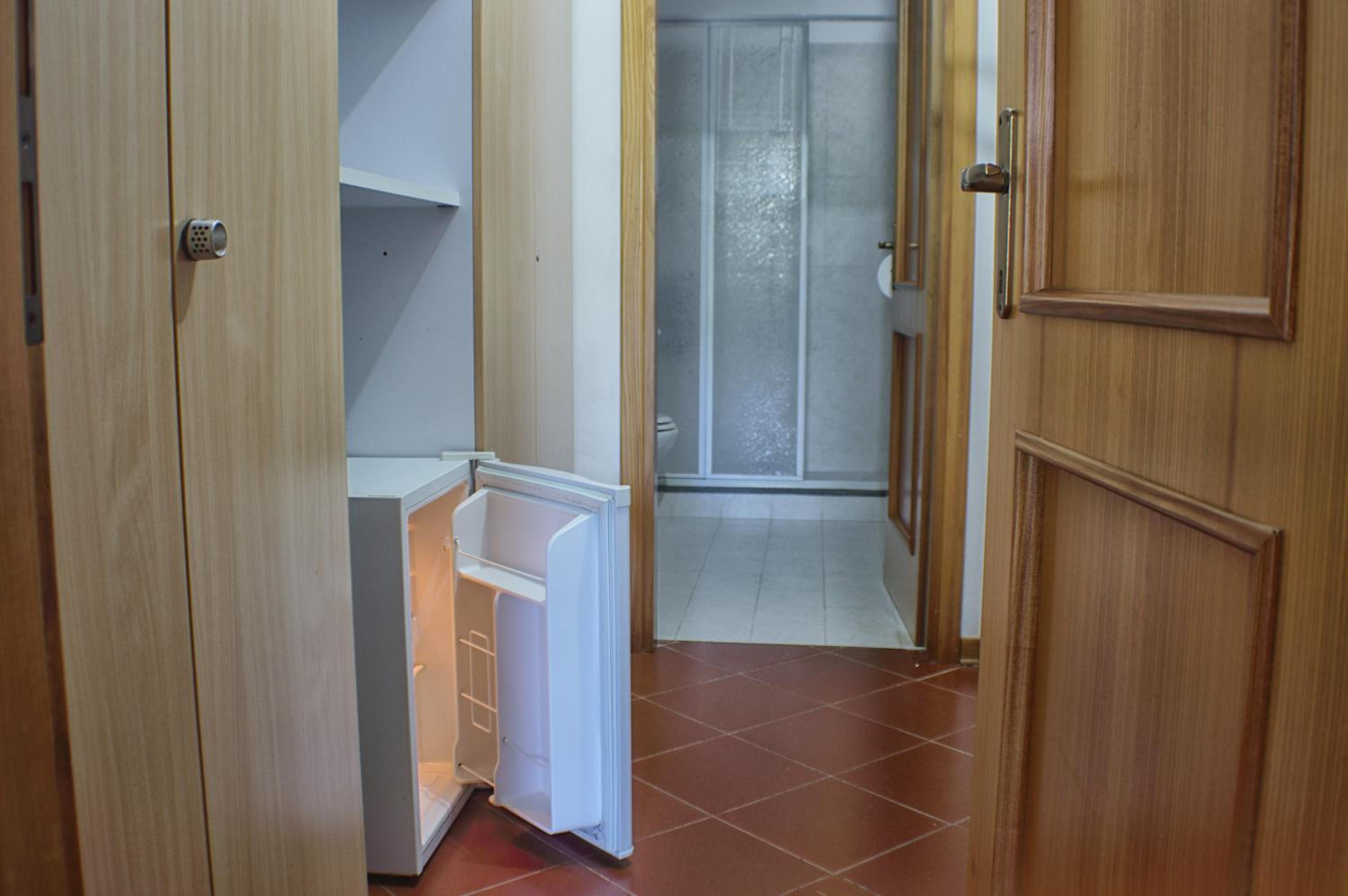 Quadruple Room with Private Bathroom - Photo 2