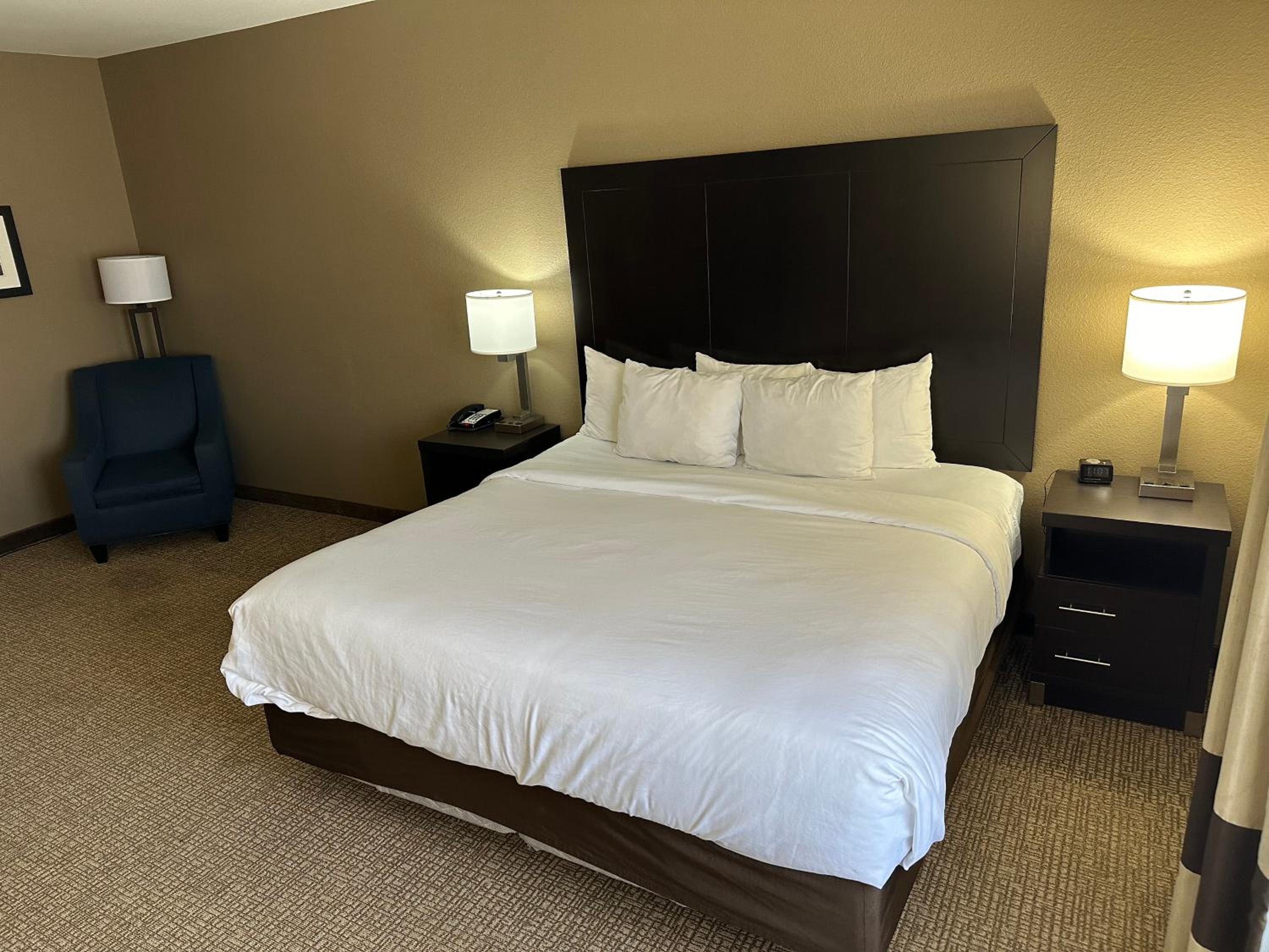 King Room - Accessible/Non-Smoking - Photo 2