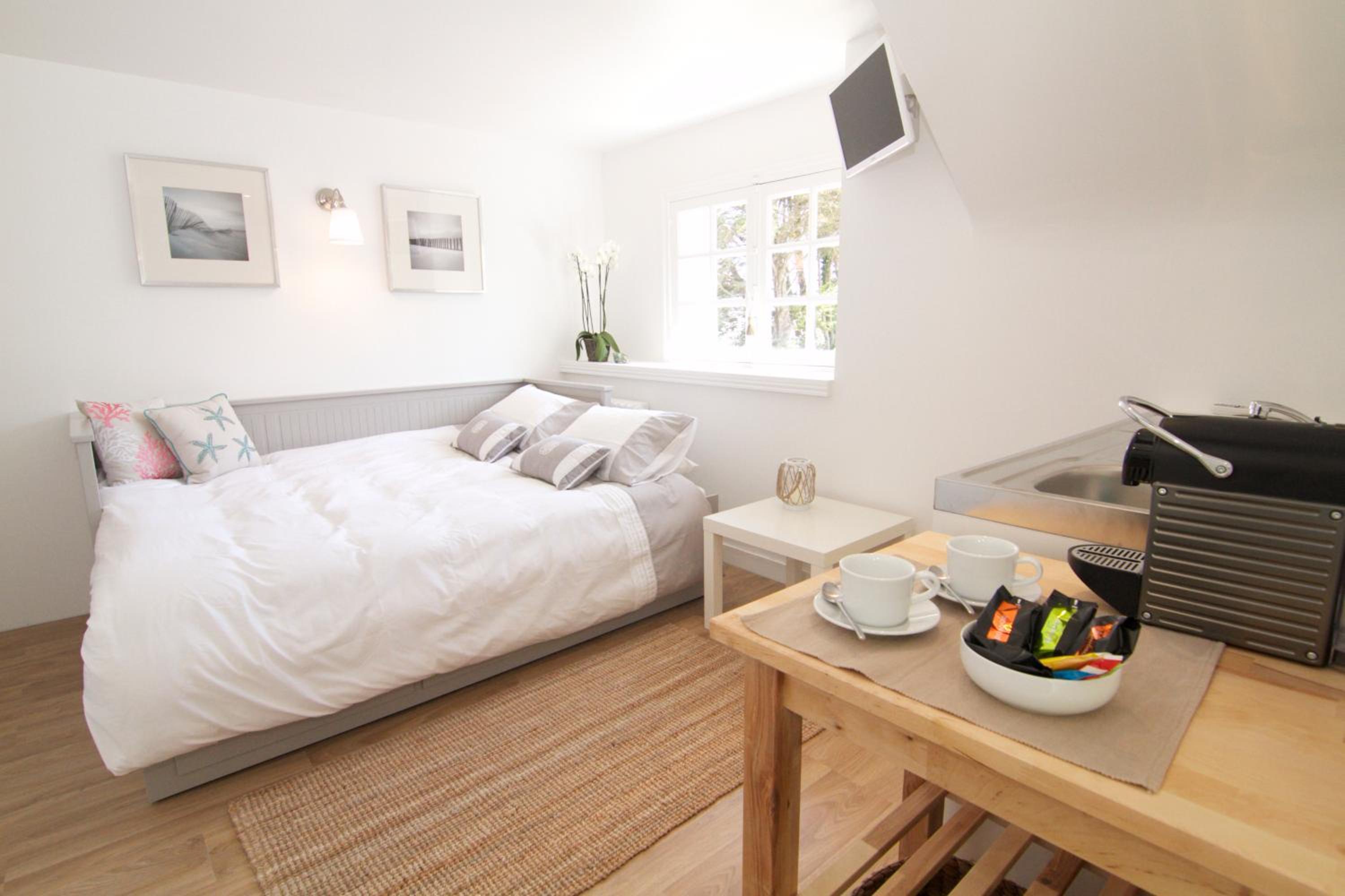 Studio Apartment with Sea View photo 2