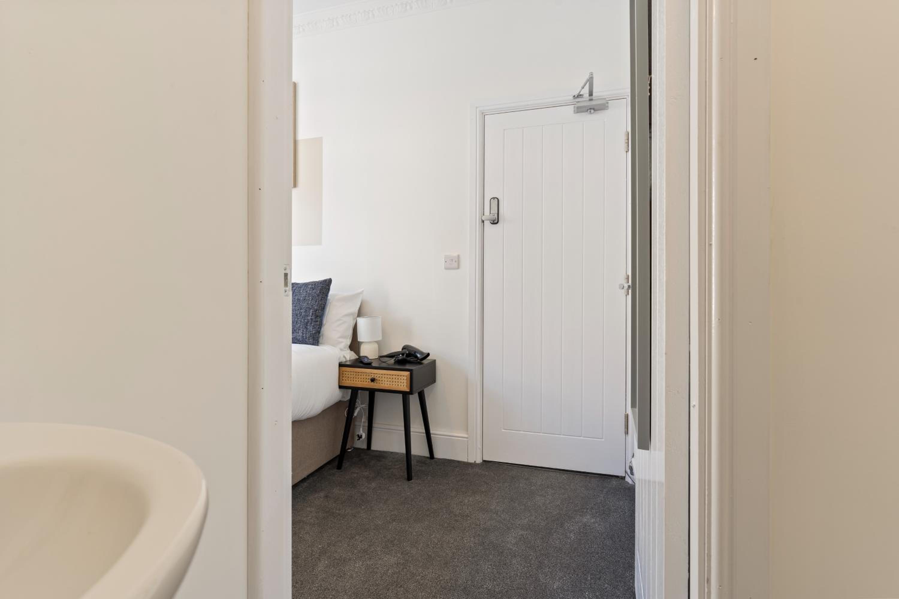 Double Room With Private Bathroom photo 2