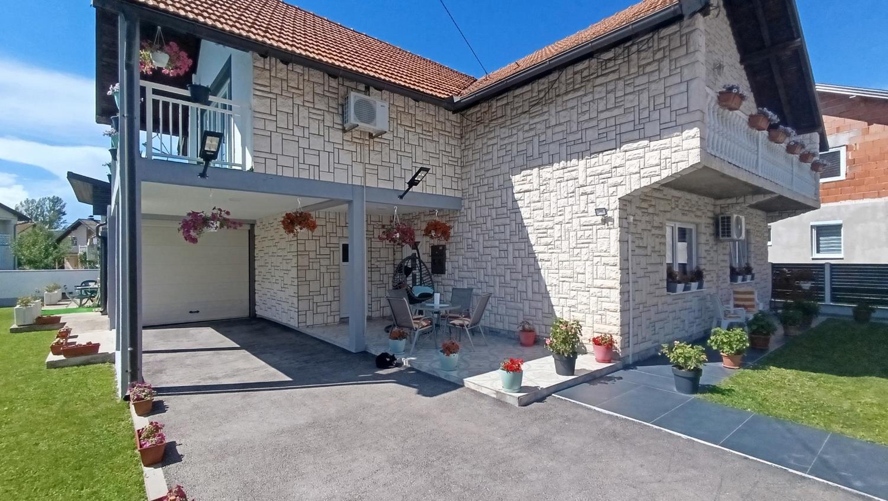 Villa photo 2
