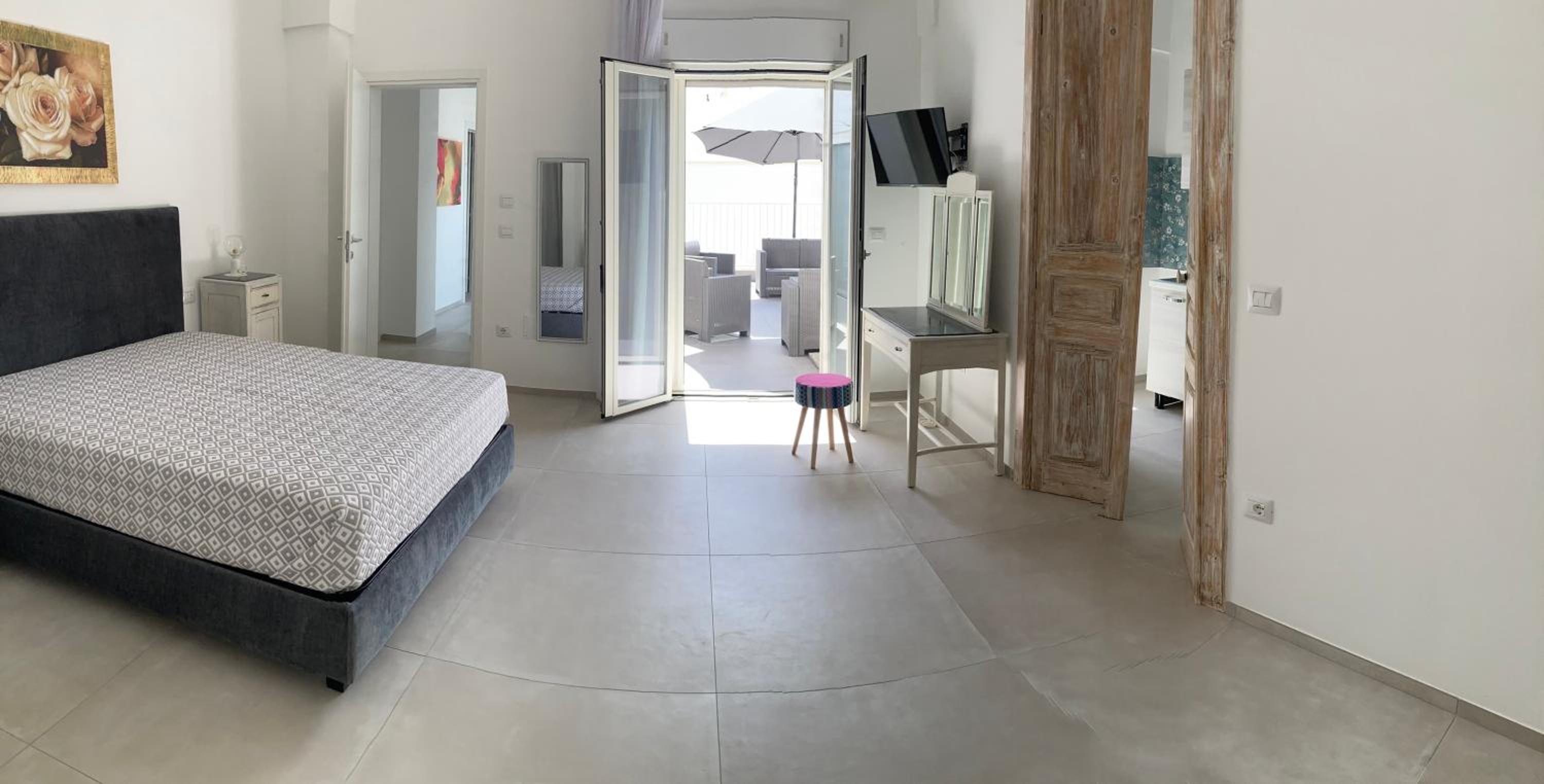 Large Double Room photo 1