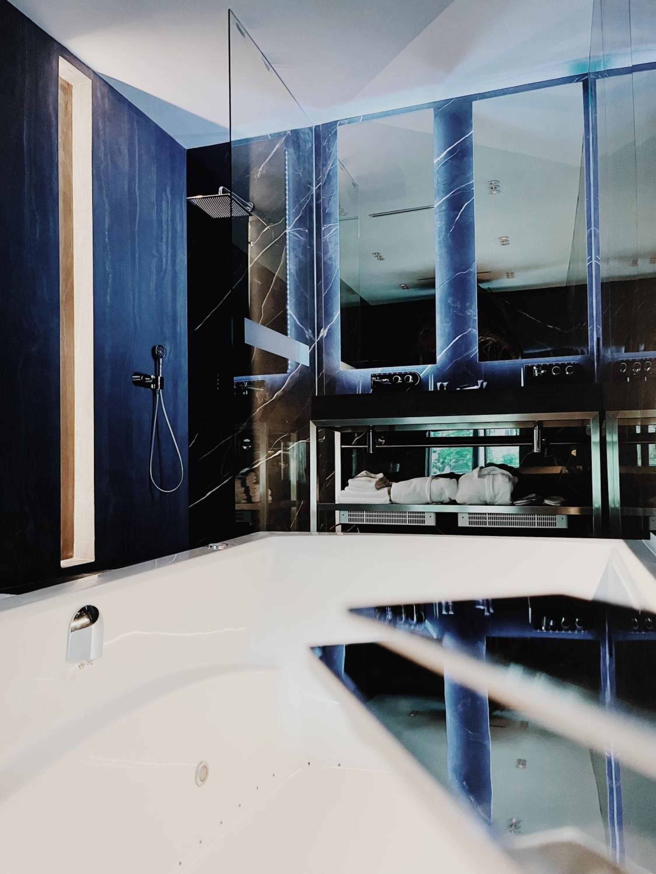 Penthouse Suite - Photo 3