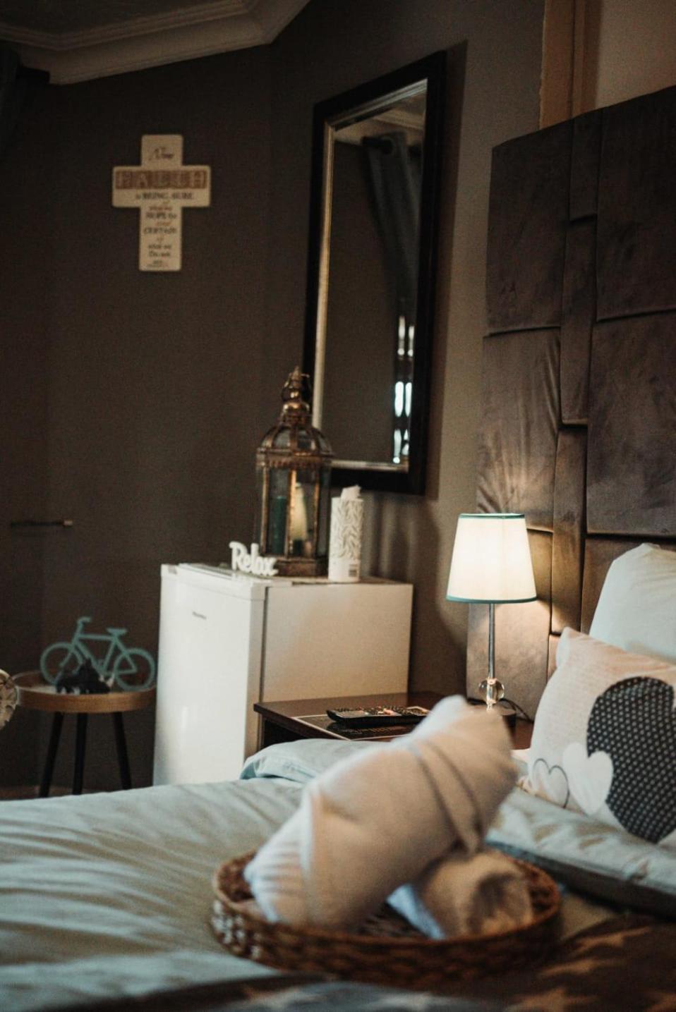 Economy Queen Room - Photo 28