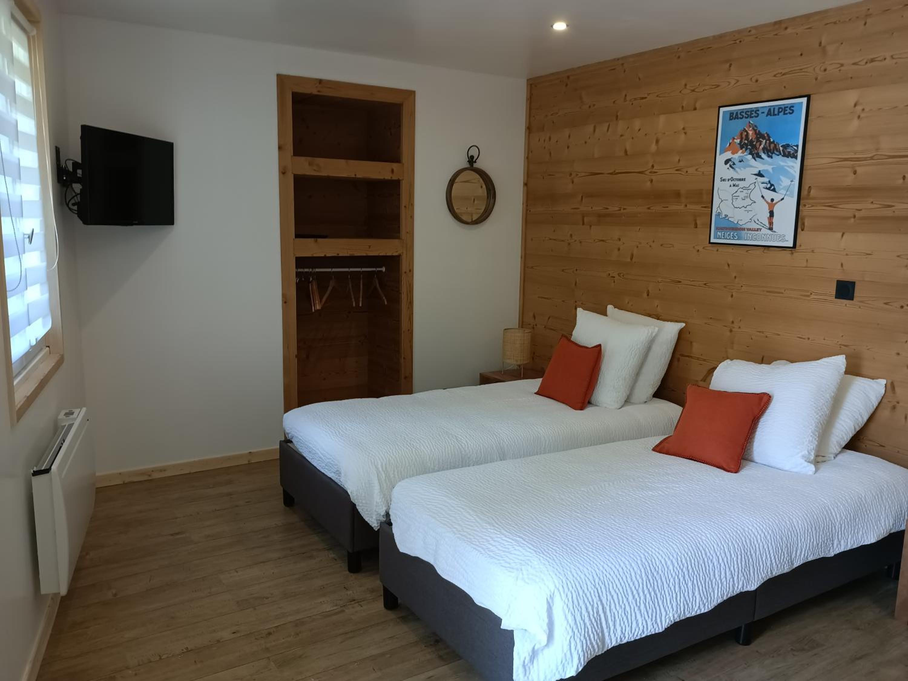 Twin Room With Mountain View photo 3