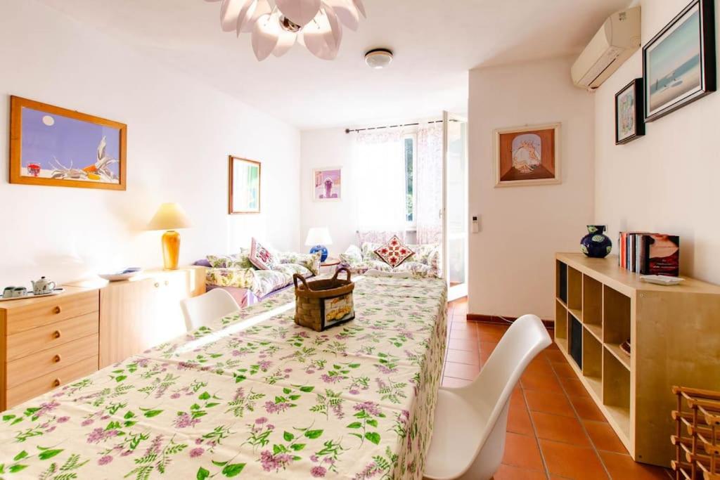 Three-Bedroom Apartment photo 2