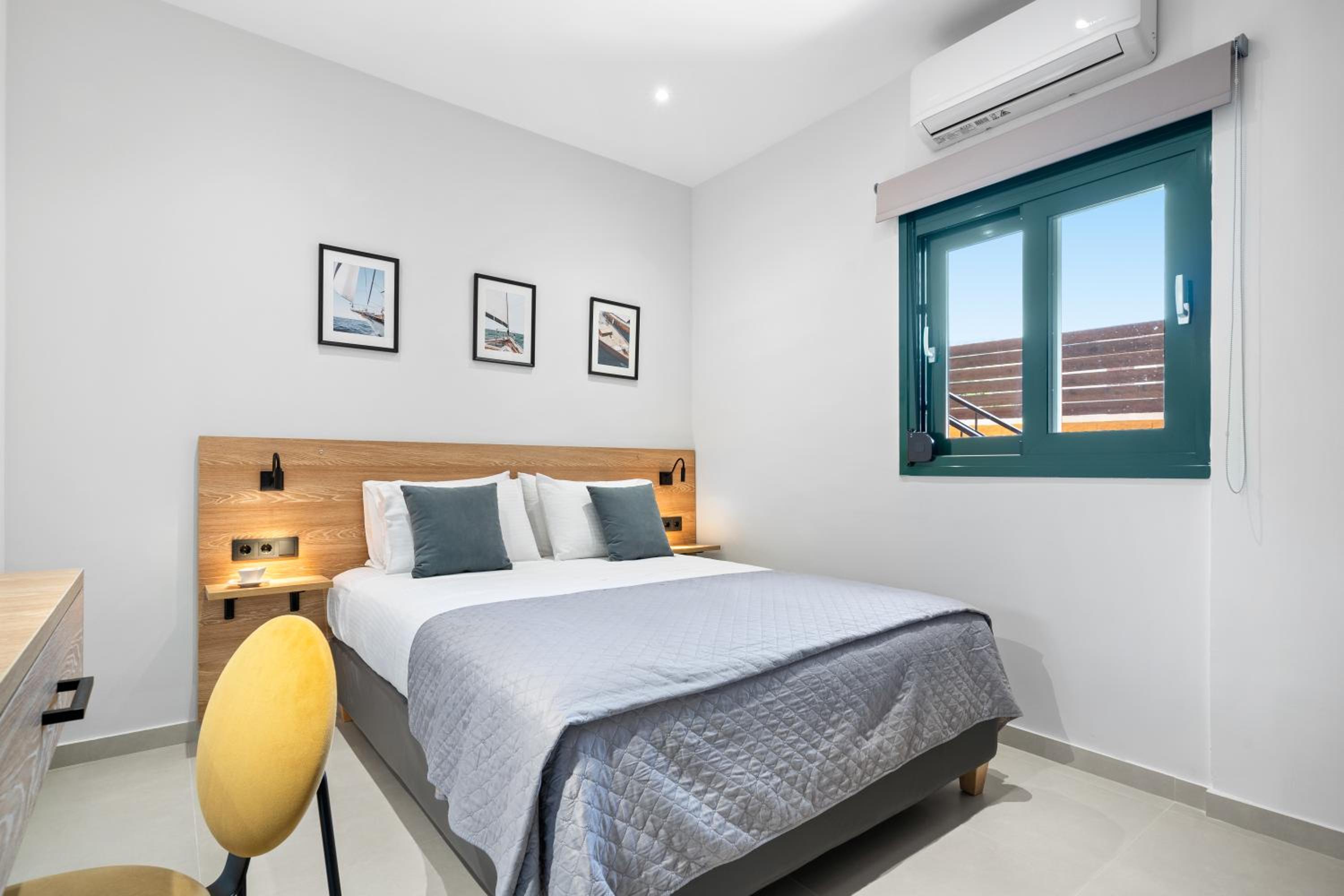 Deluxe One-Bedroom Apartment