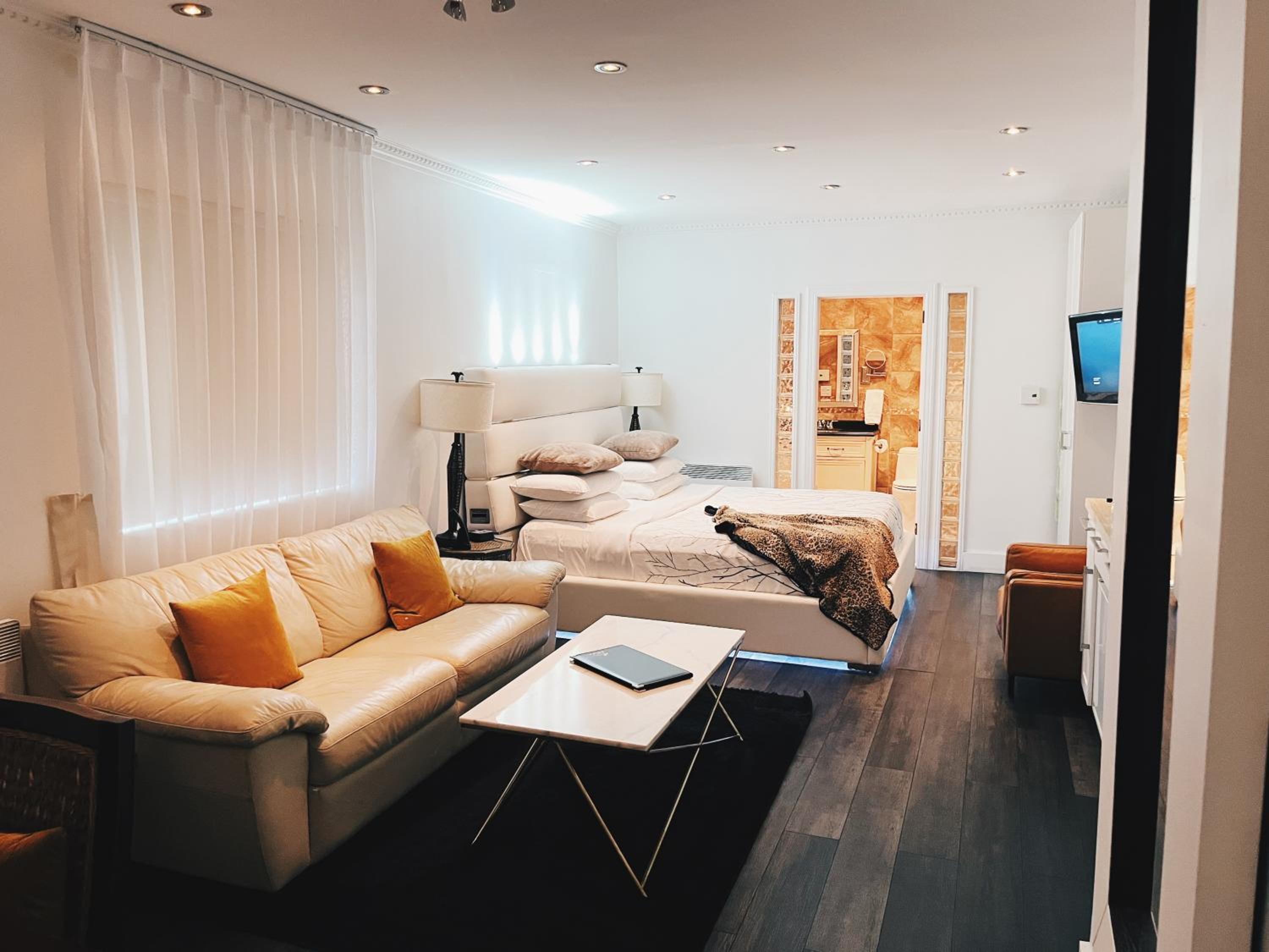 Junior Suite with One King Bed - Photo 1