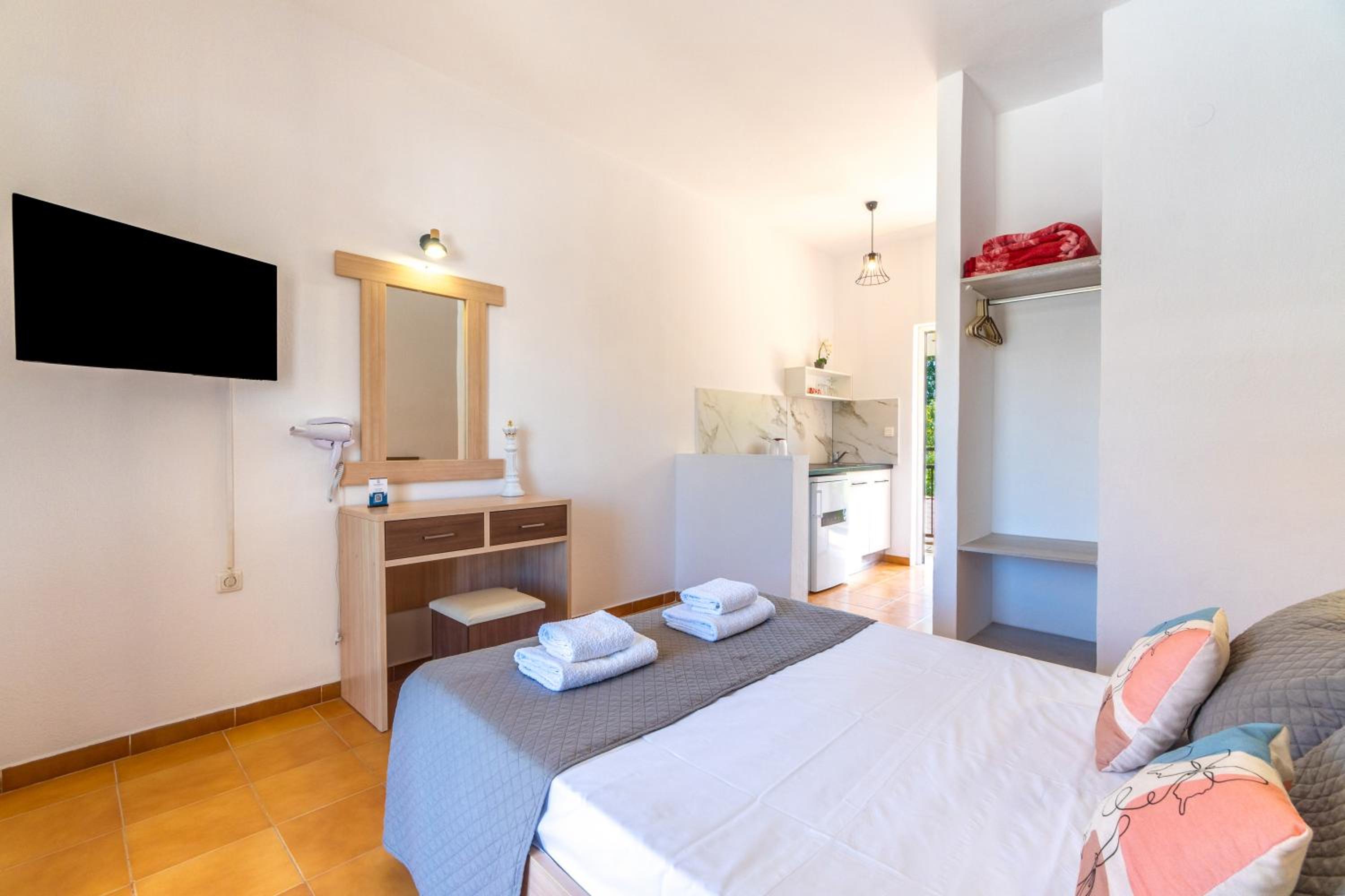 Double Room With Balcony And Sea View photo 3