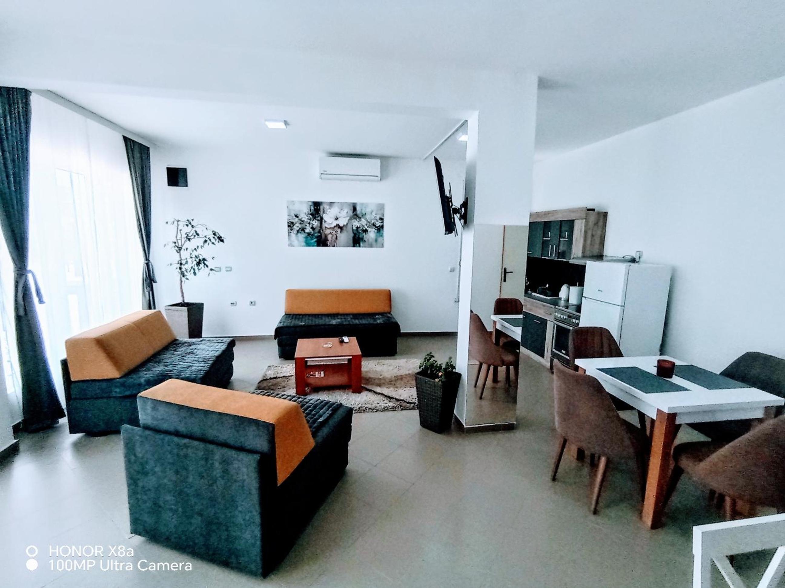 Large Double Room photo 1