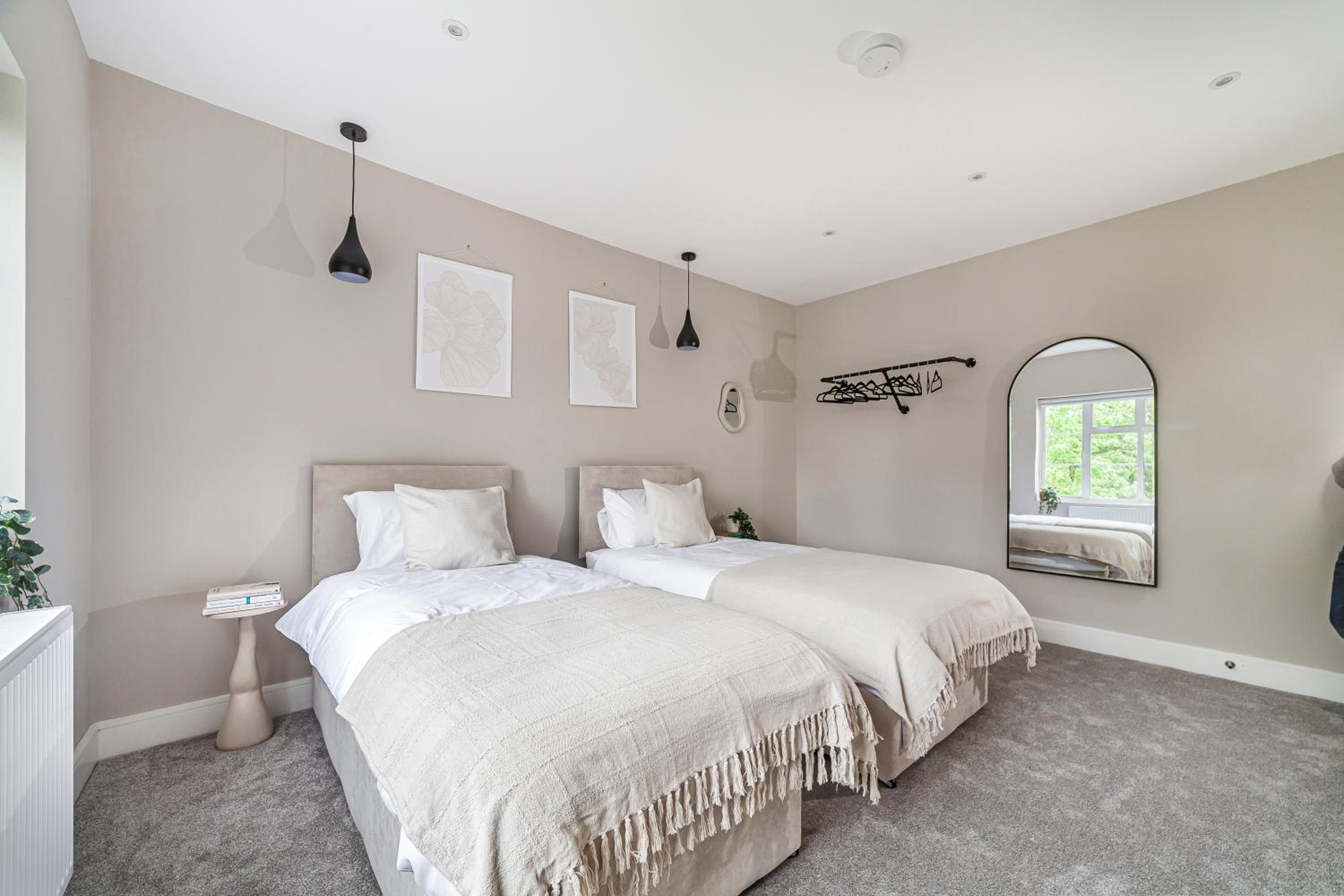 Deluxe Two-Bedroom Apartment with Garden View photo 2