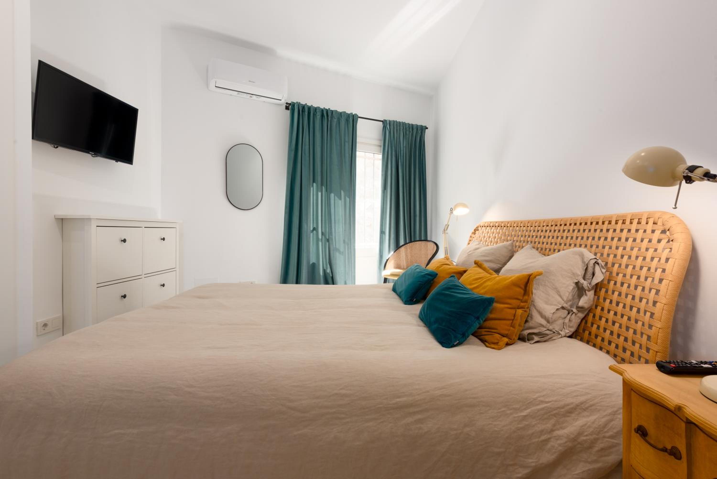 One-Bedroom Apartment photo 2