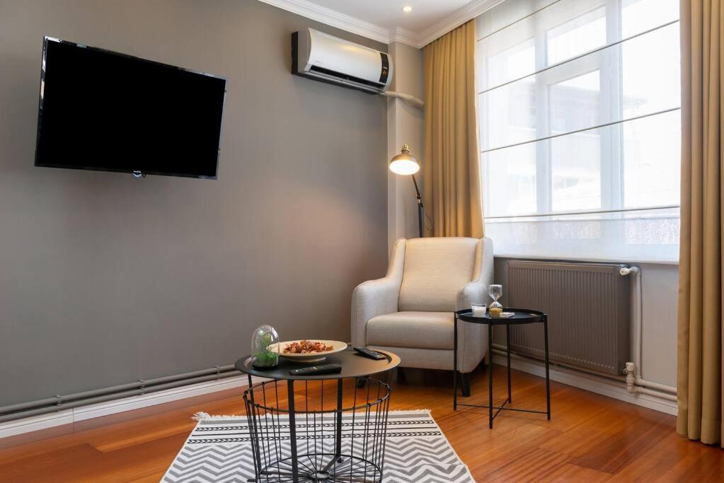 One-Bedroom Apartment photo 1