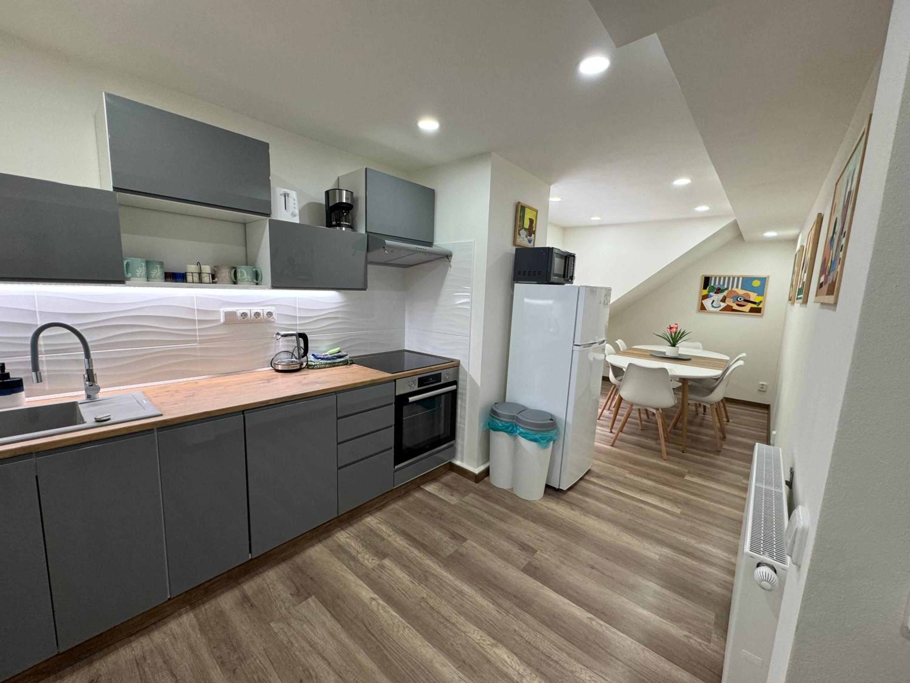 Apartment with Terrace - Photo 20