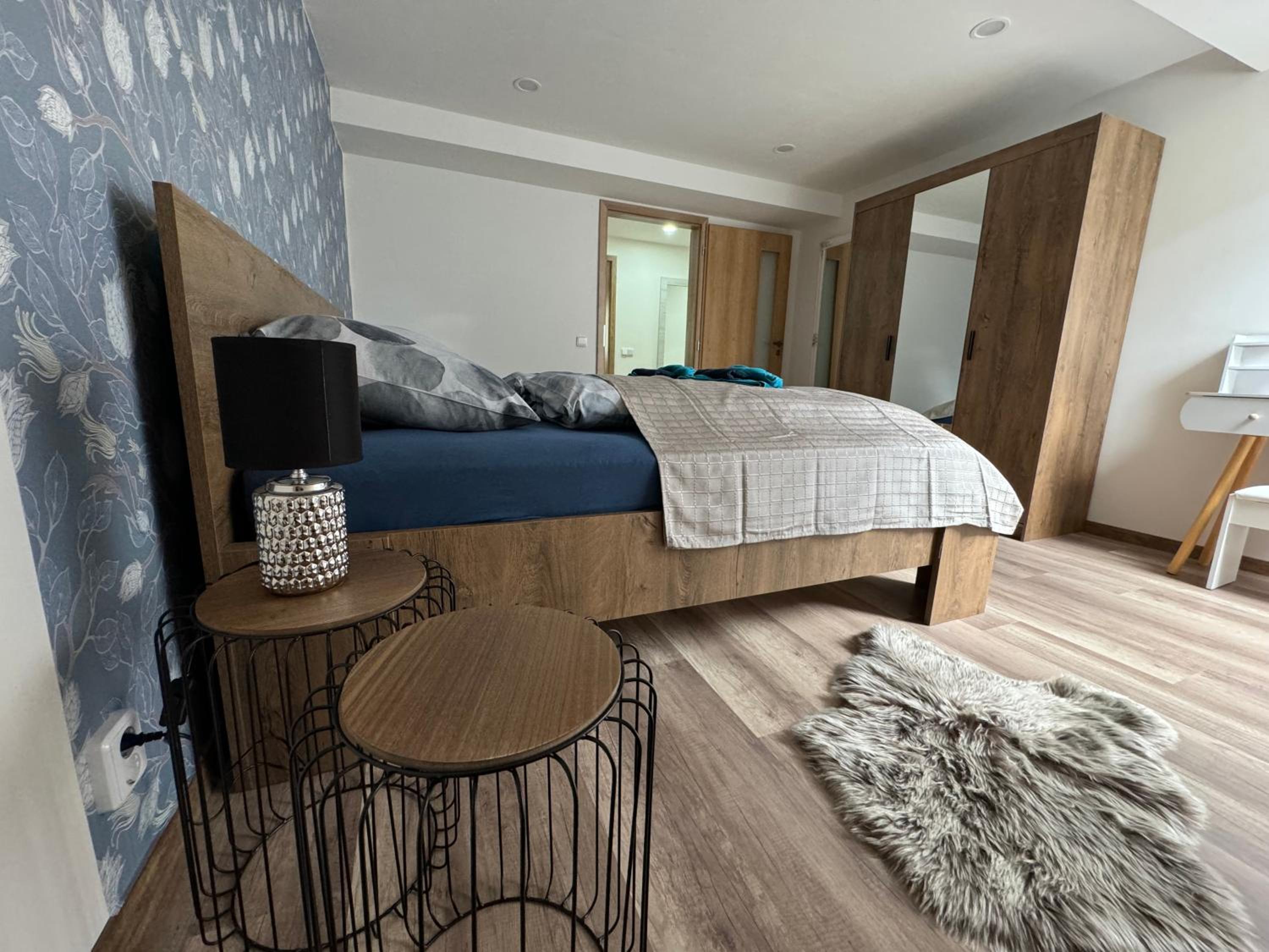 Apartment with Terrace - Photo 18