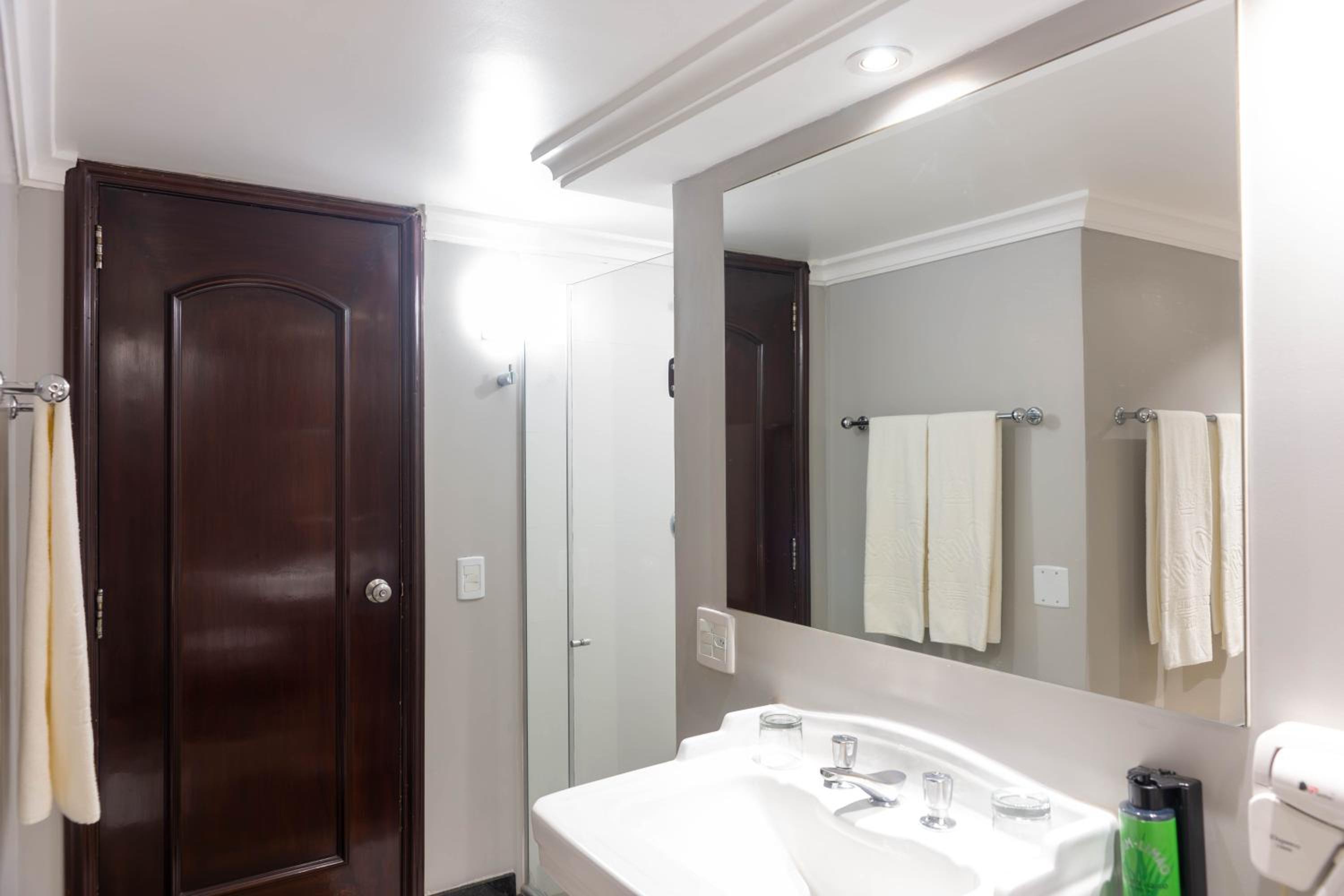 Executive Suite with Double Bed - Photo 31