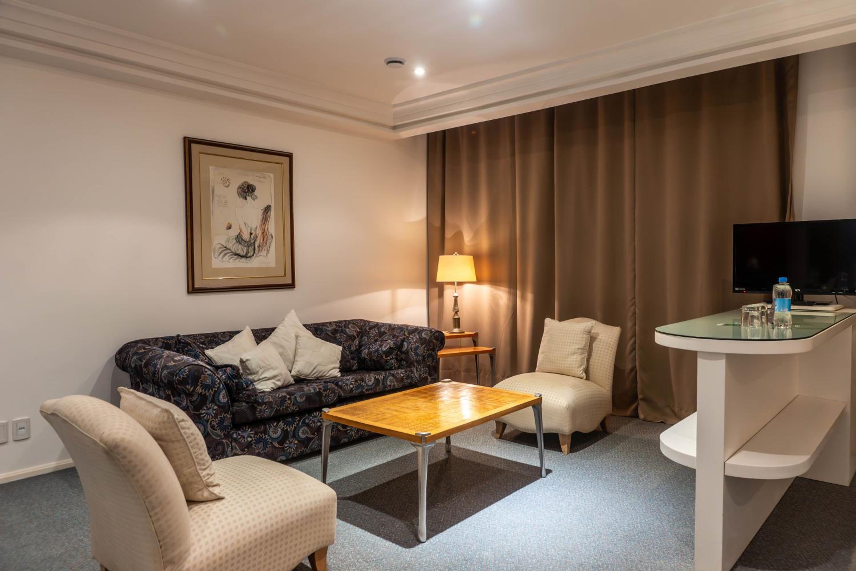 Executive Suite with Double Bed - Photo 9