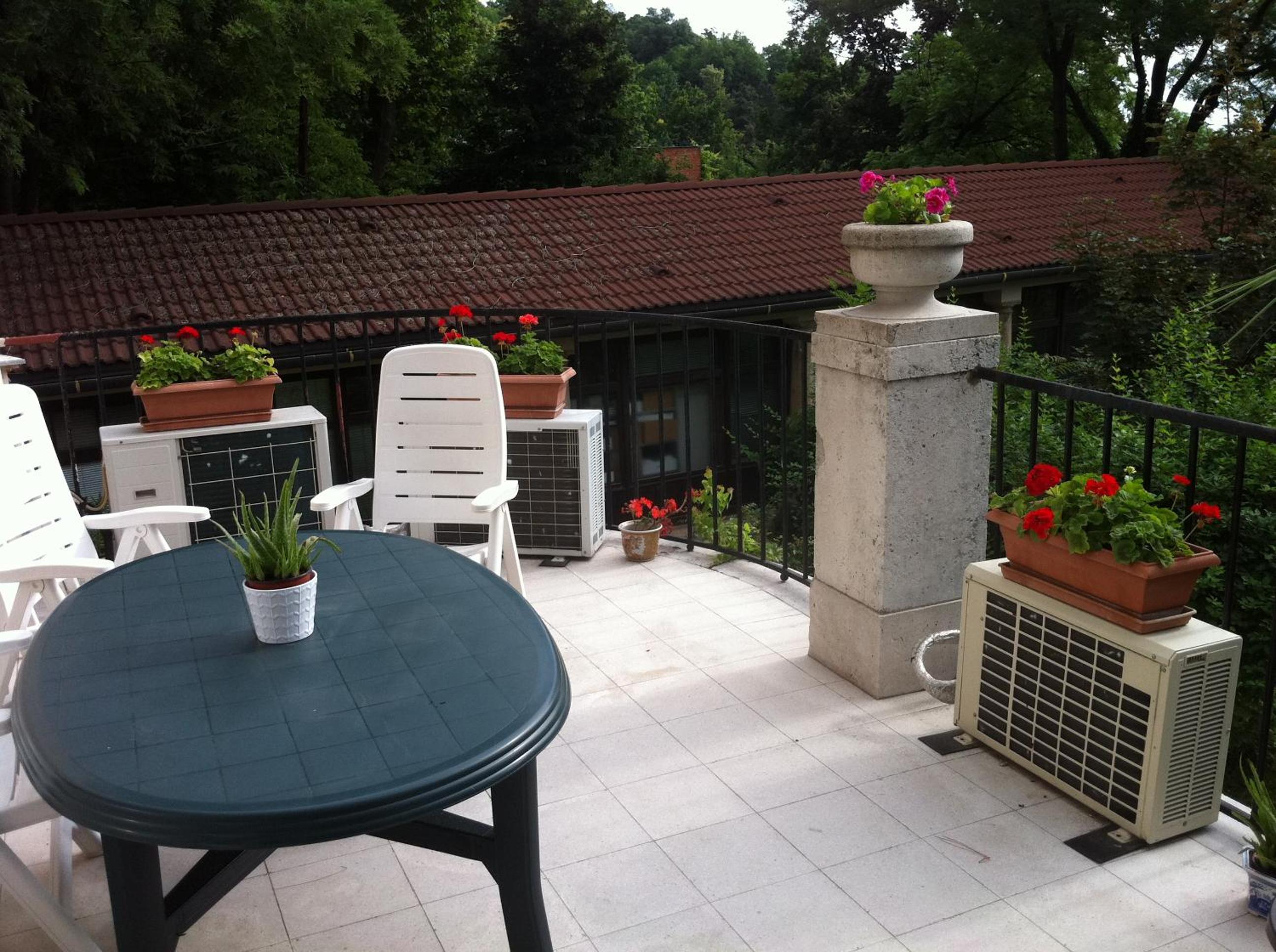 Deluxe Double Room with Balcony - Photo 5