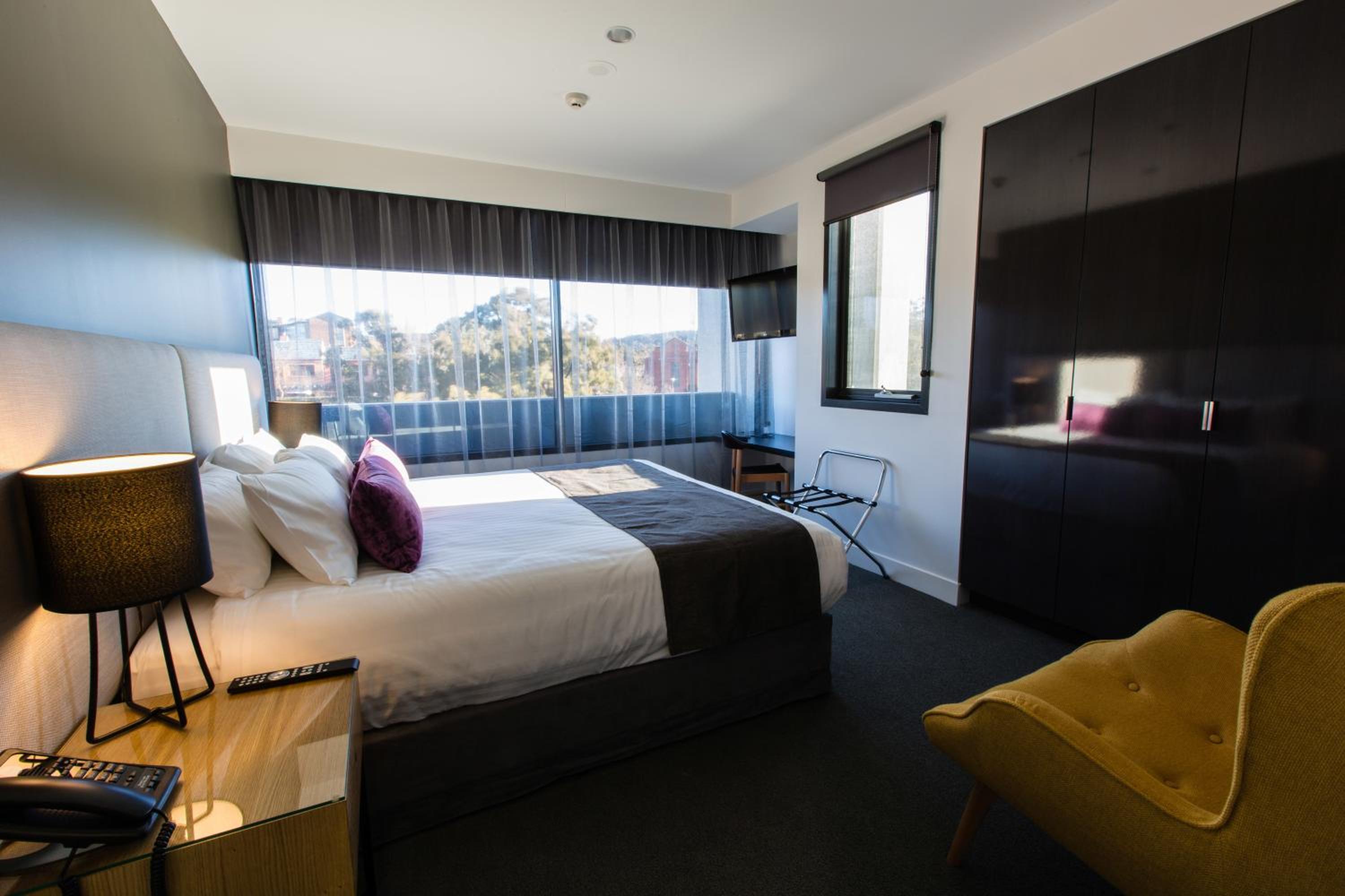 Luxe One-Bedroom Apartment