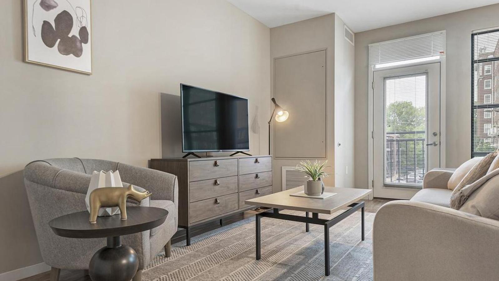 Apartment photo 2