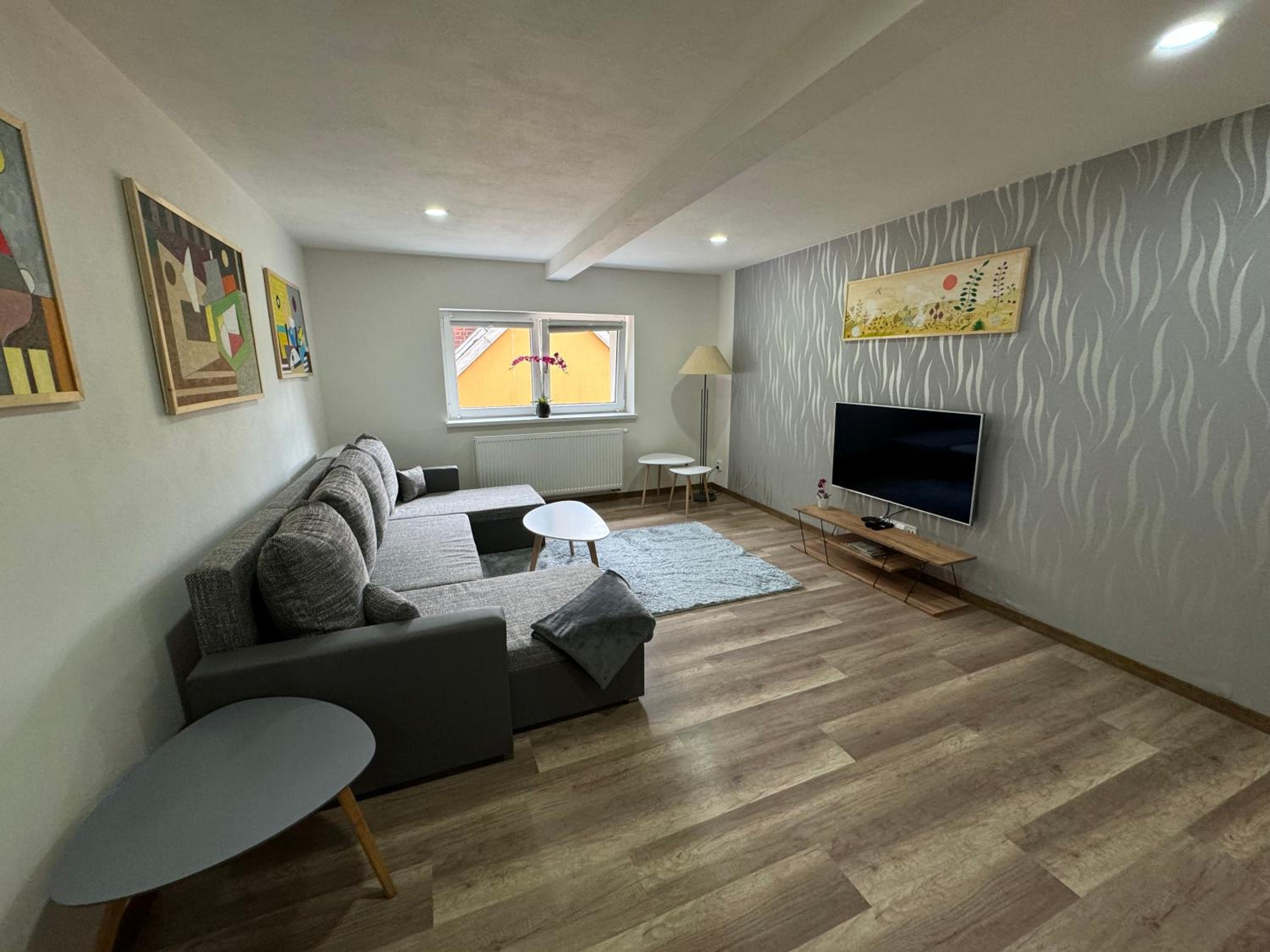 Apartment with Terrace - Photo 7