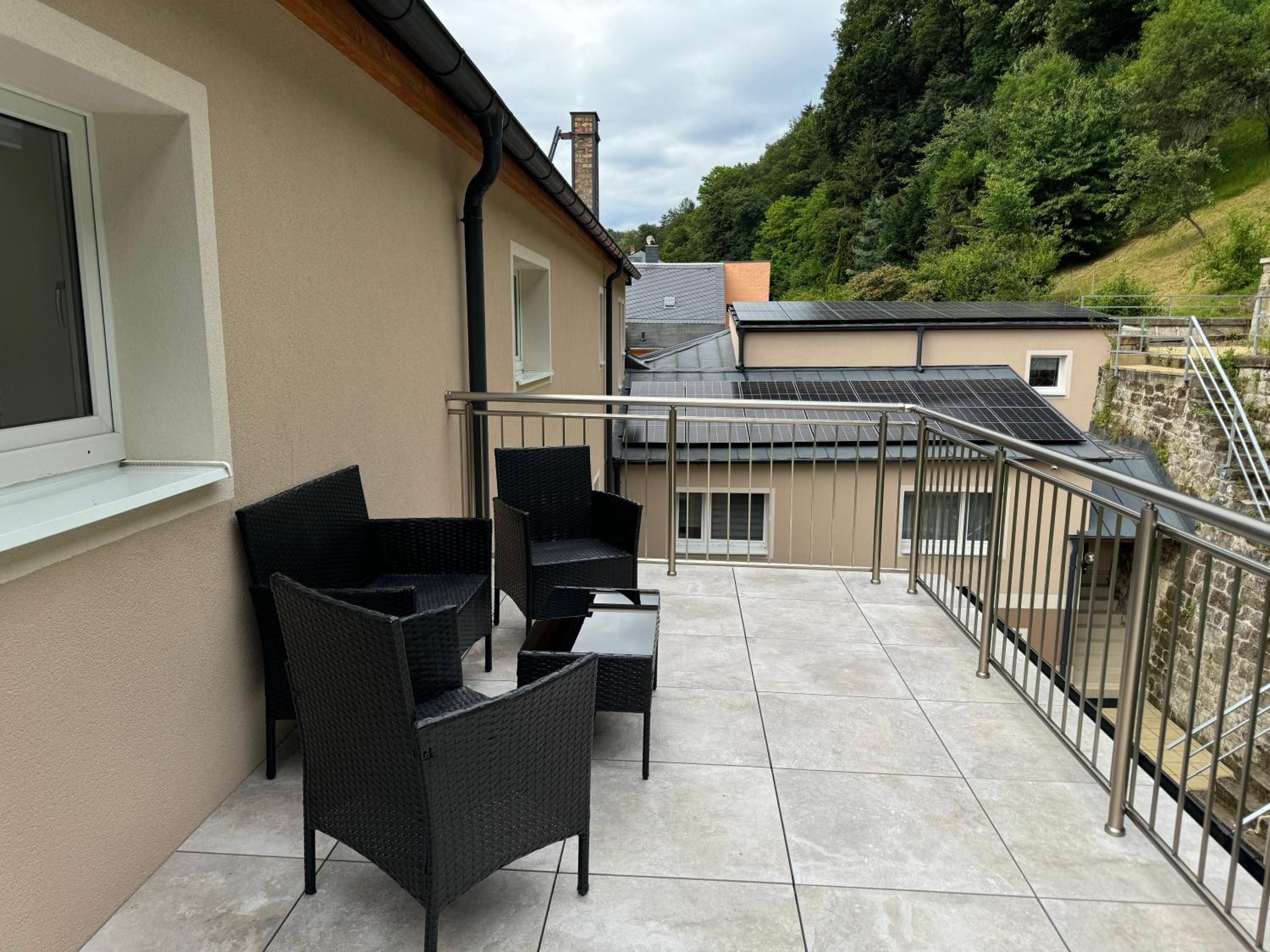 Apartment with Terrace - Photo 15