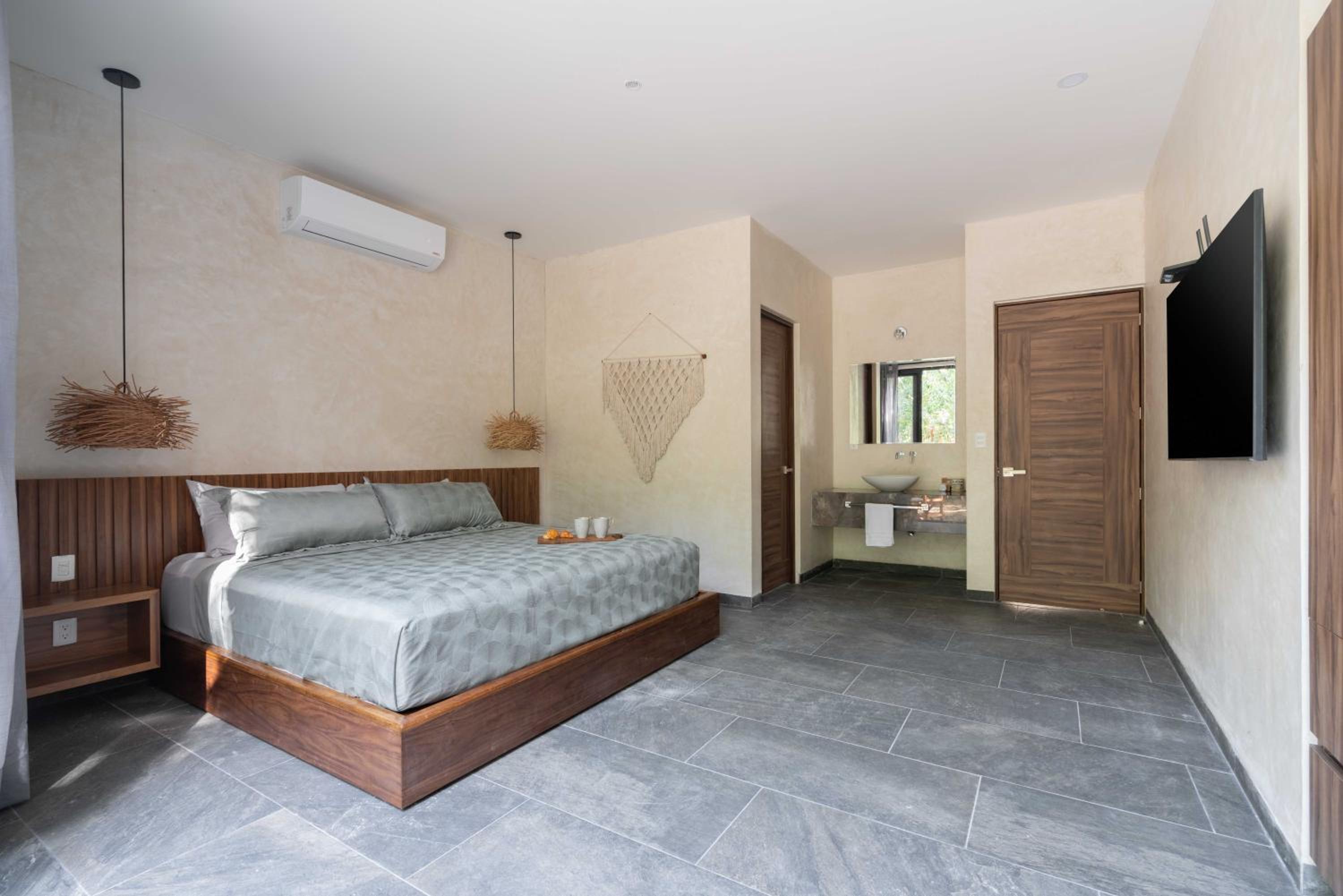 Villa with Private Pool - Photo 22