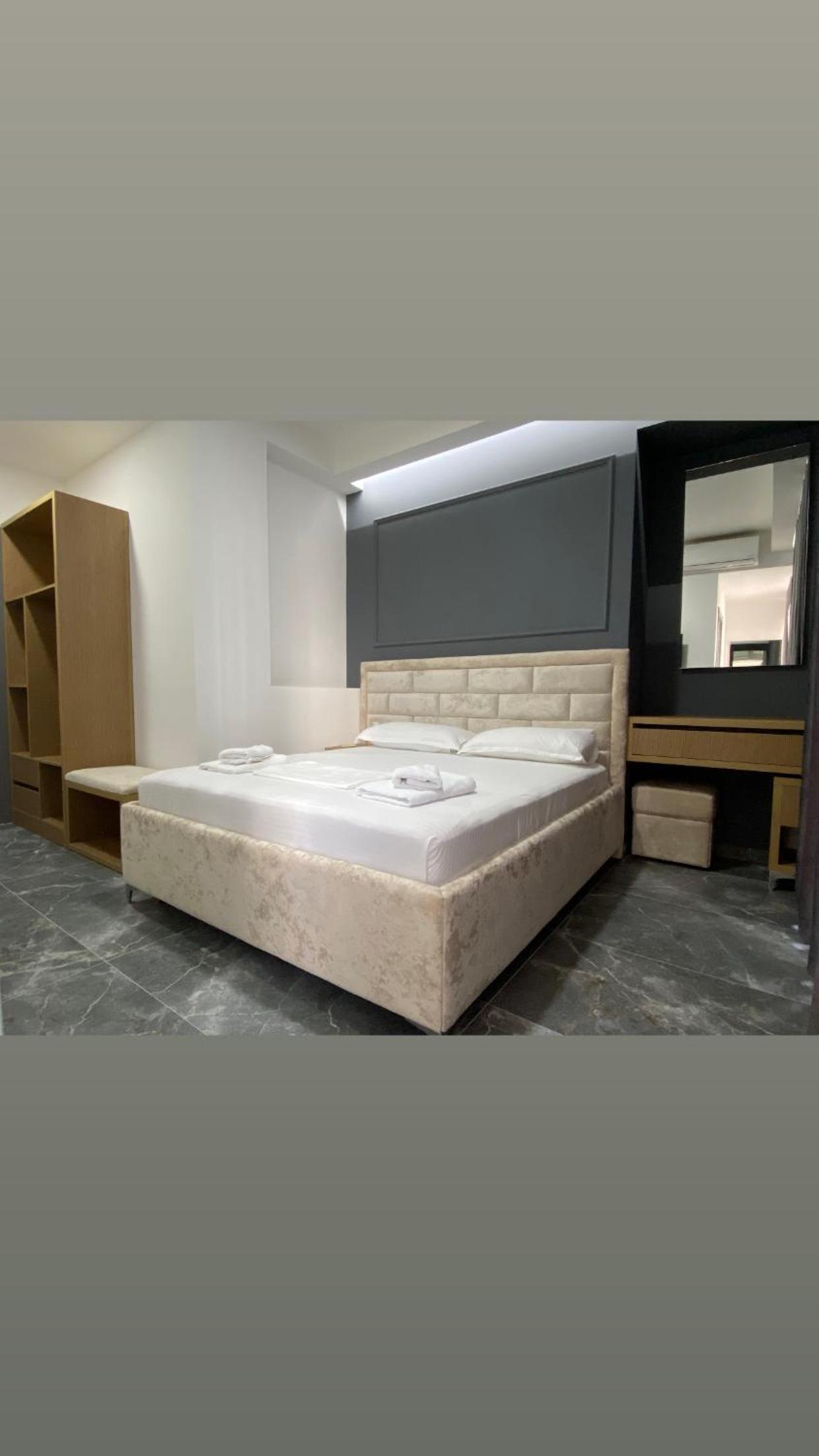 Large Double Room photo 2
