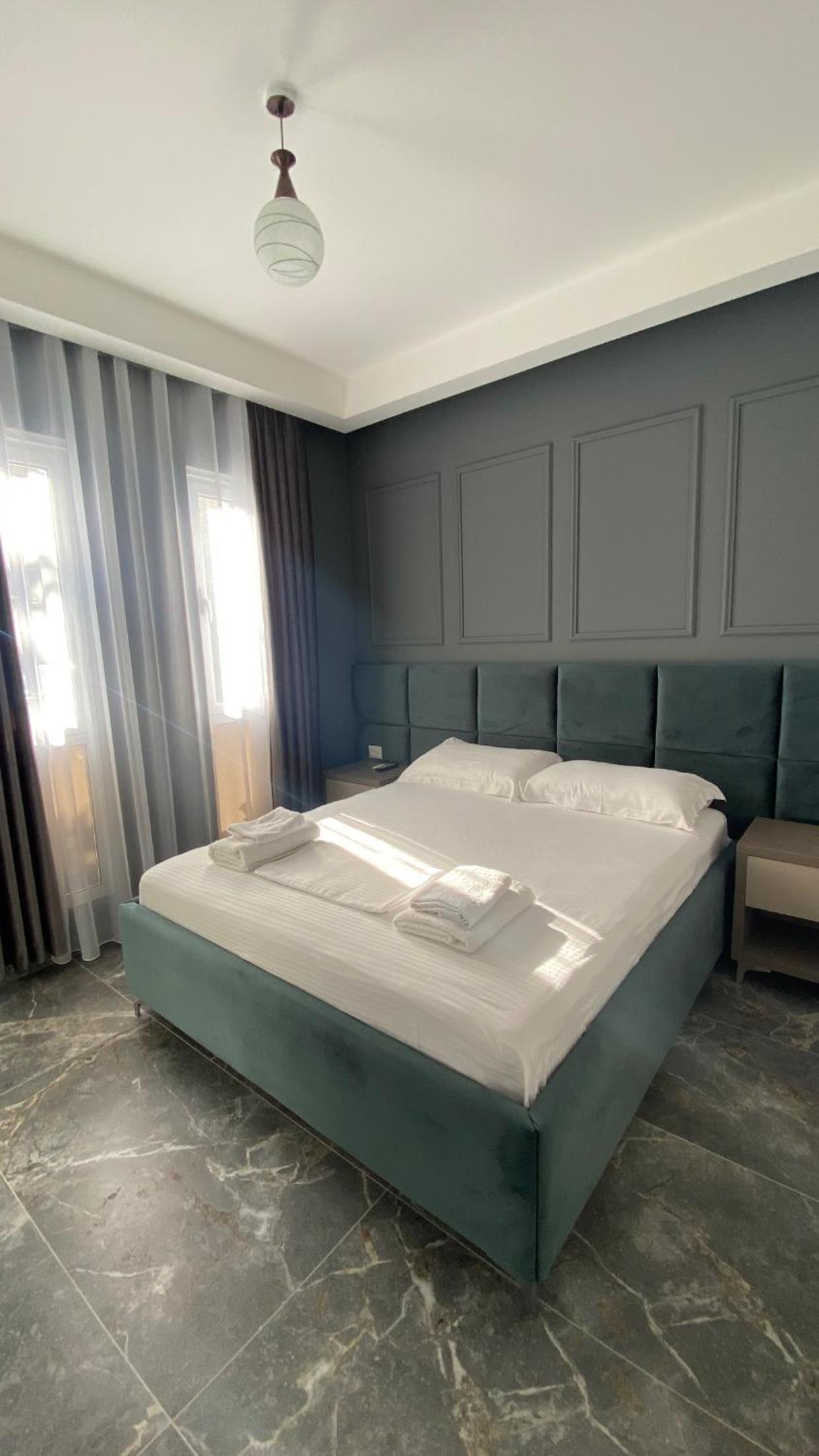 Large Double Room photo 3